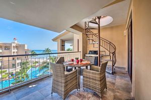 Renta Vacacional - Playa del Carmen Beachfront Condo w/ Pool Access!