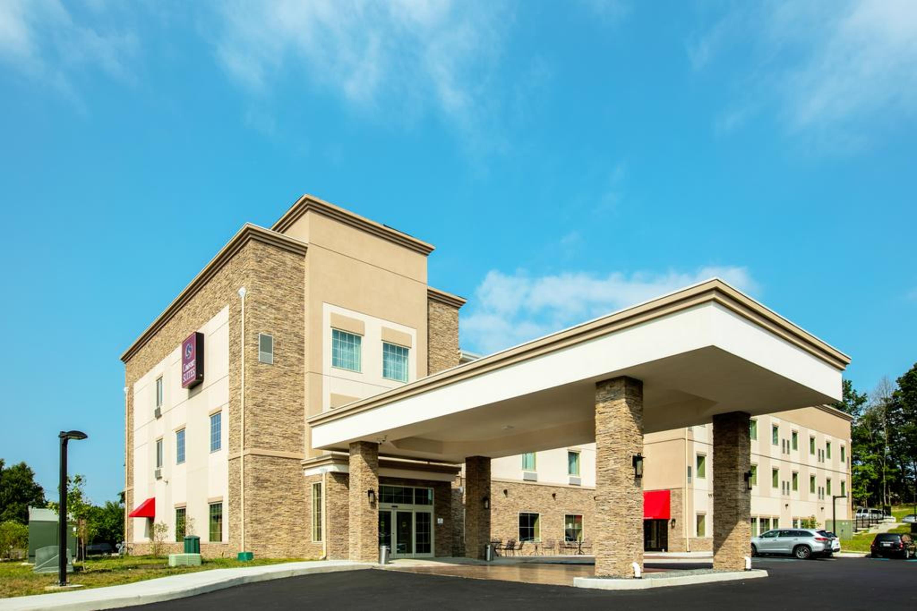 Vista Exterior Comfort Suites Fishkill near Interstate 84