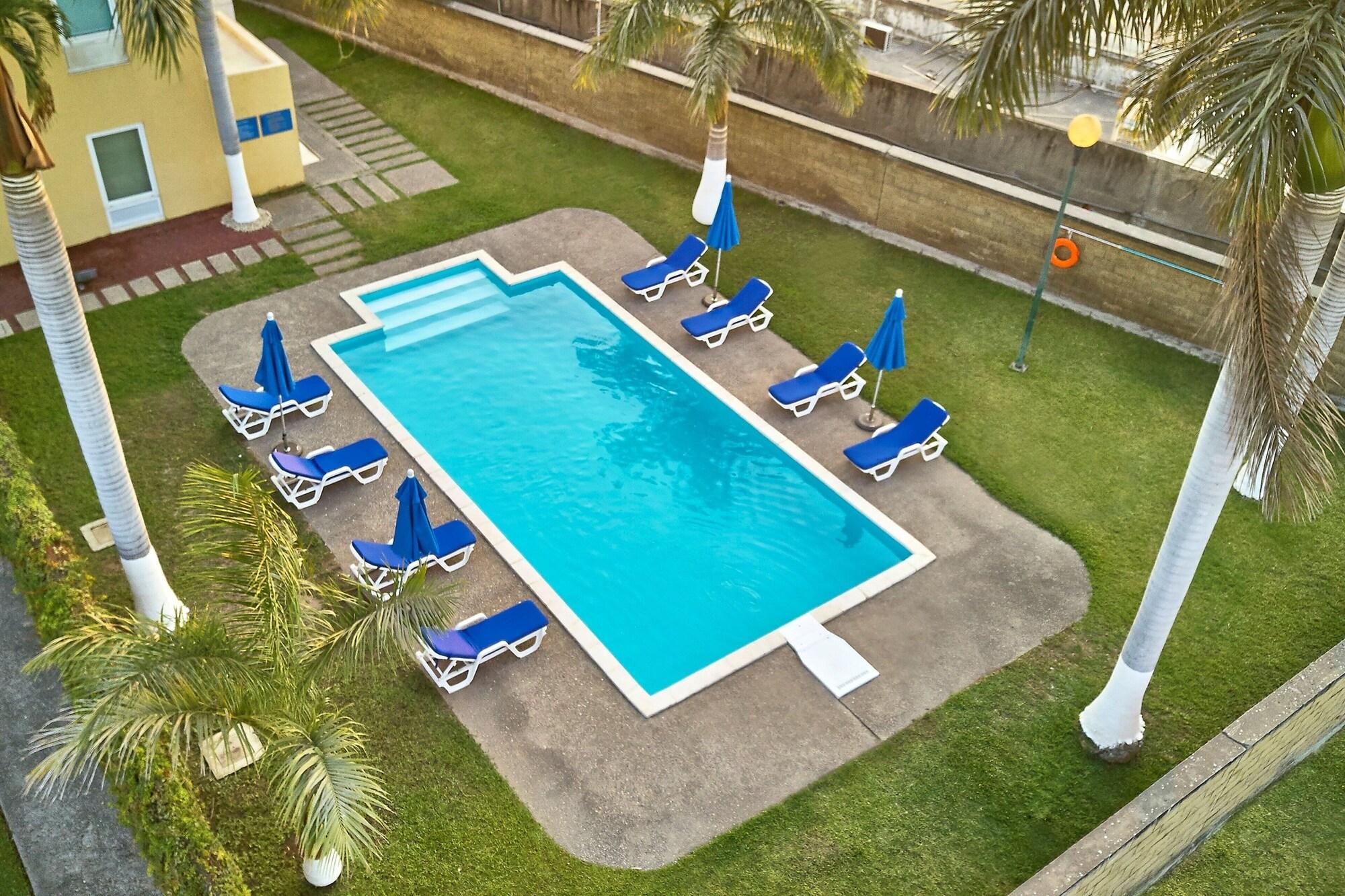 Vista Piscina City Express by Marriott Lazaro Cardenas