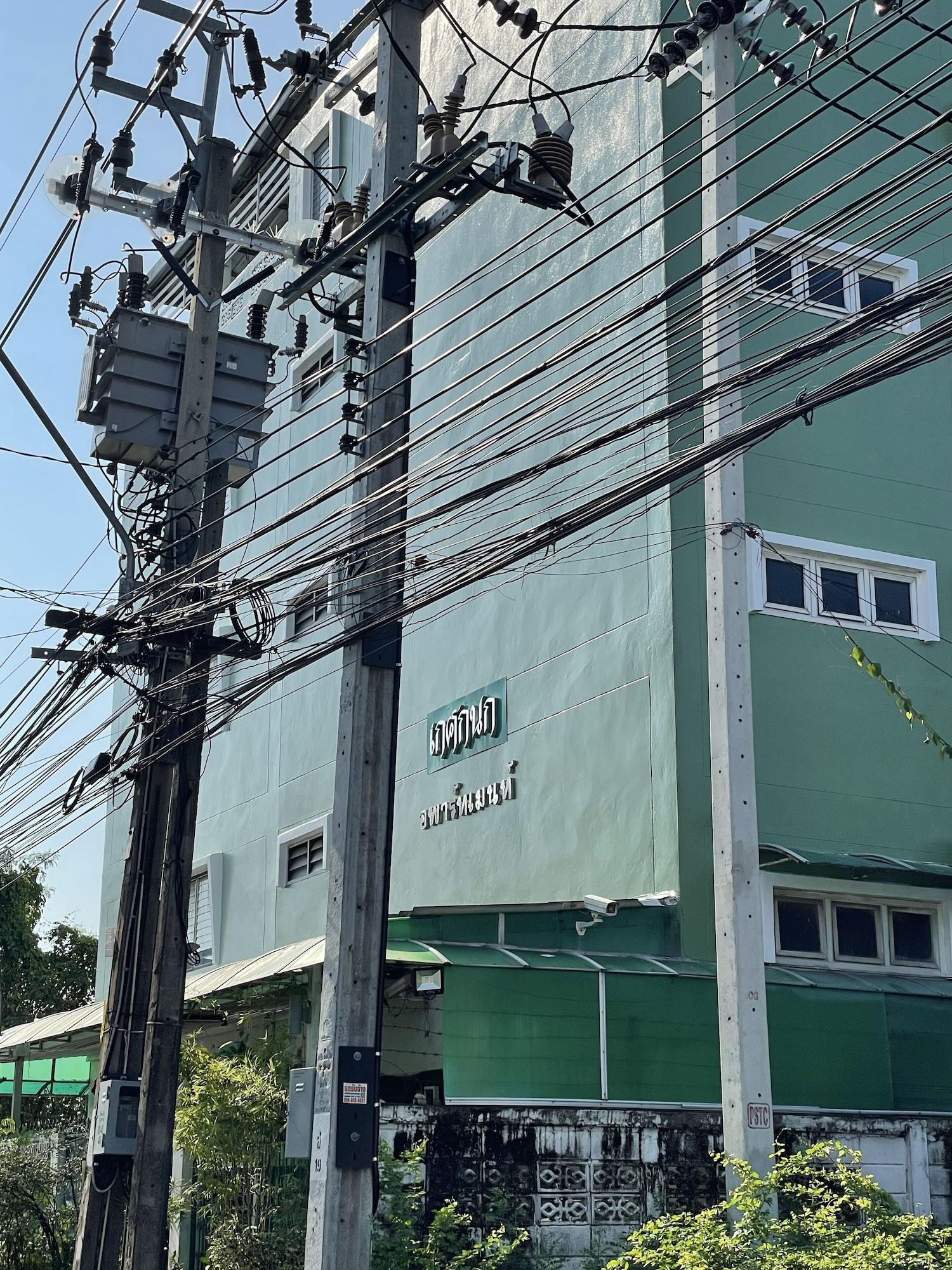 Vista Exterior Gedkanok Apartment