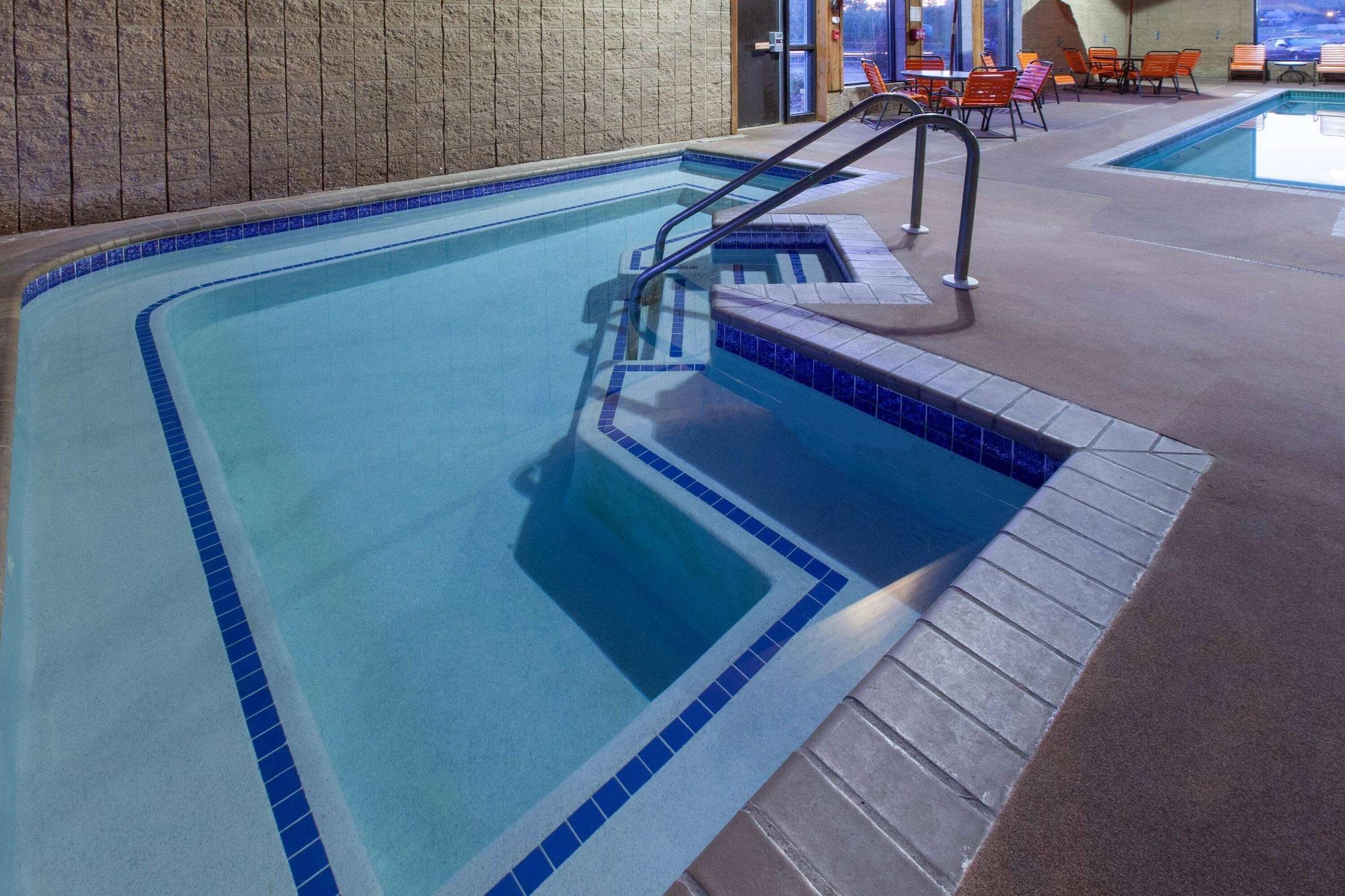 Spa AmericInn by Wyndham Iron River