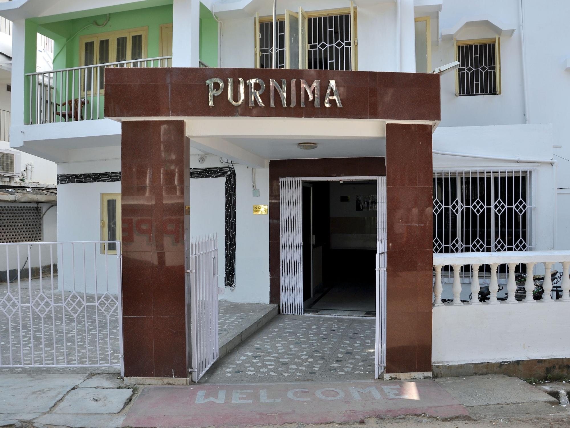 Vista Exterior Hotel Purnima