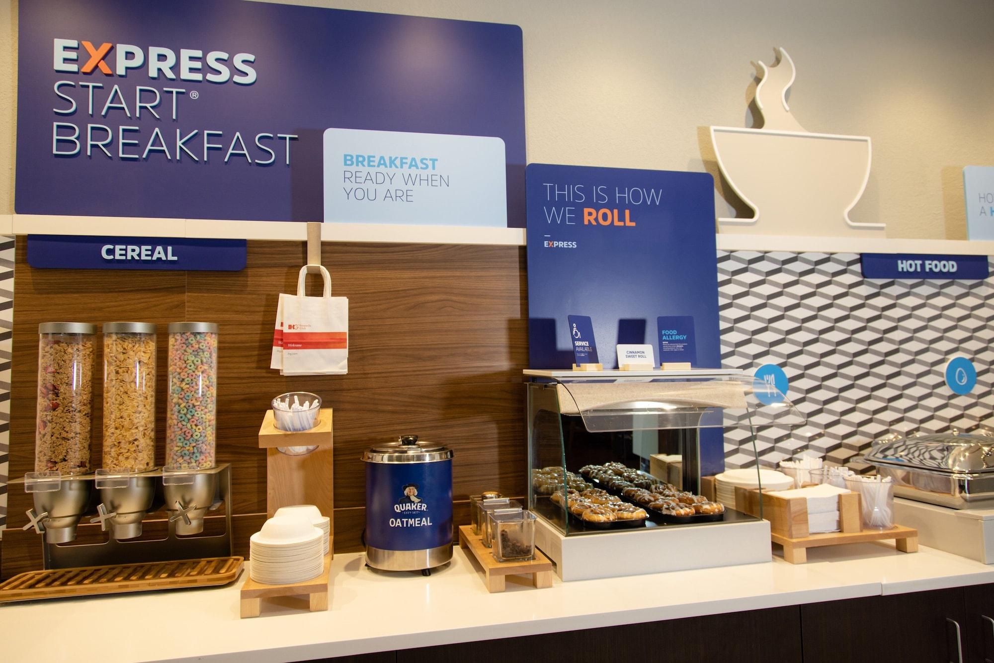 Restaurant Holiday Inn Express Marshfield by IHG