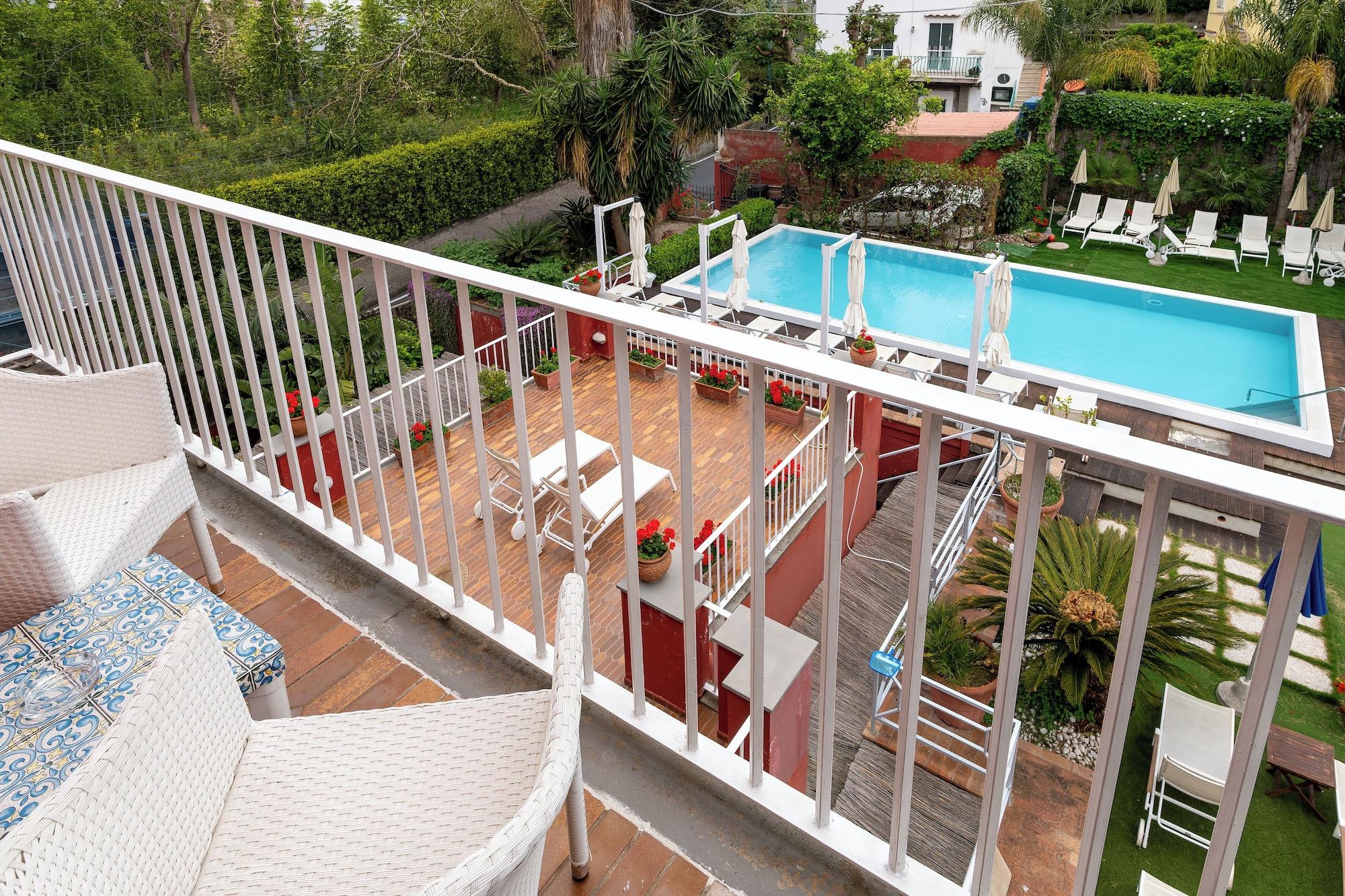 Vista Piscina Hotel Palatium Mari