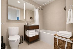 Alquiler Vacacional - Corner 1BR Skyline and River Views Floor to Ceiling Windows Walk to Times Sq