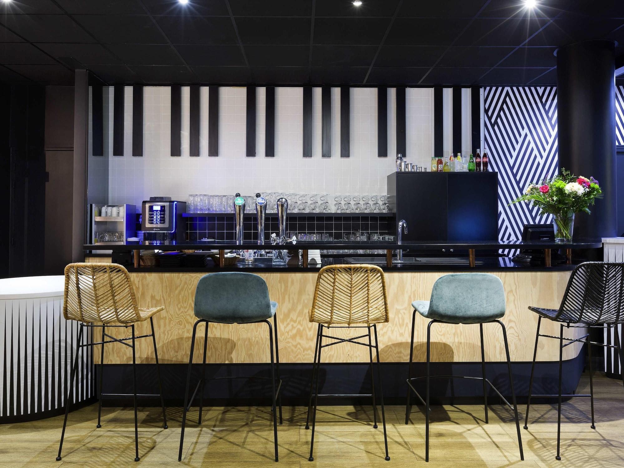 Bar/Salón ibis Styles Massy Opera Hotel