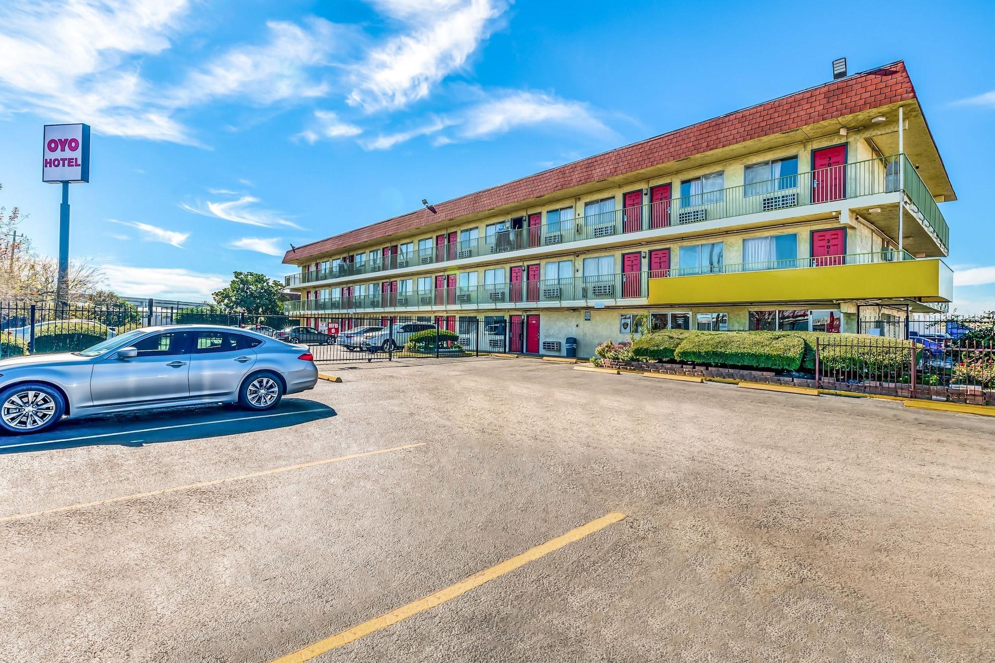 Varios OYO Hotel Houston Southwest I-69