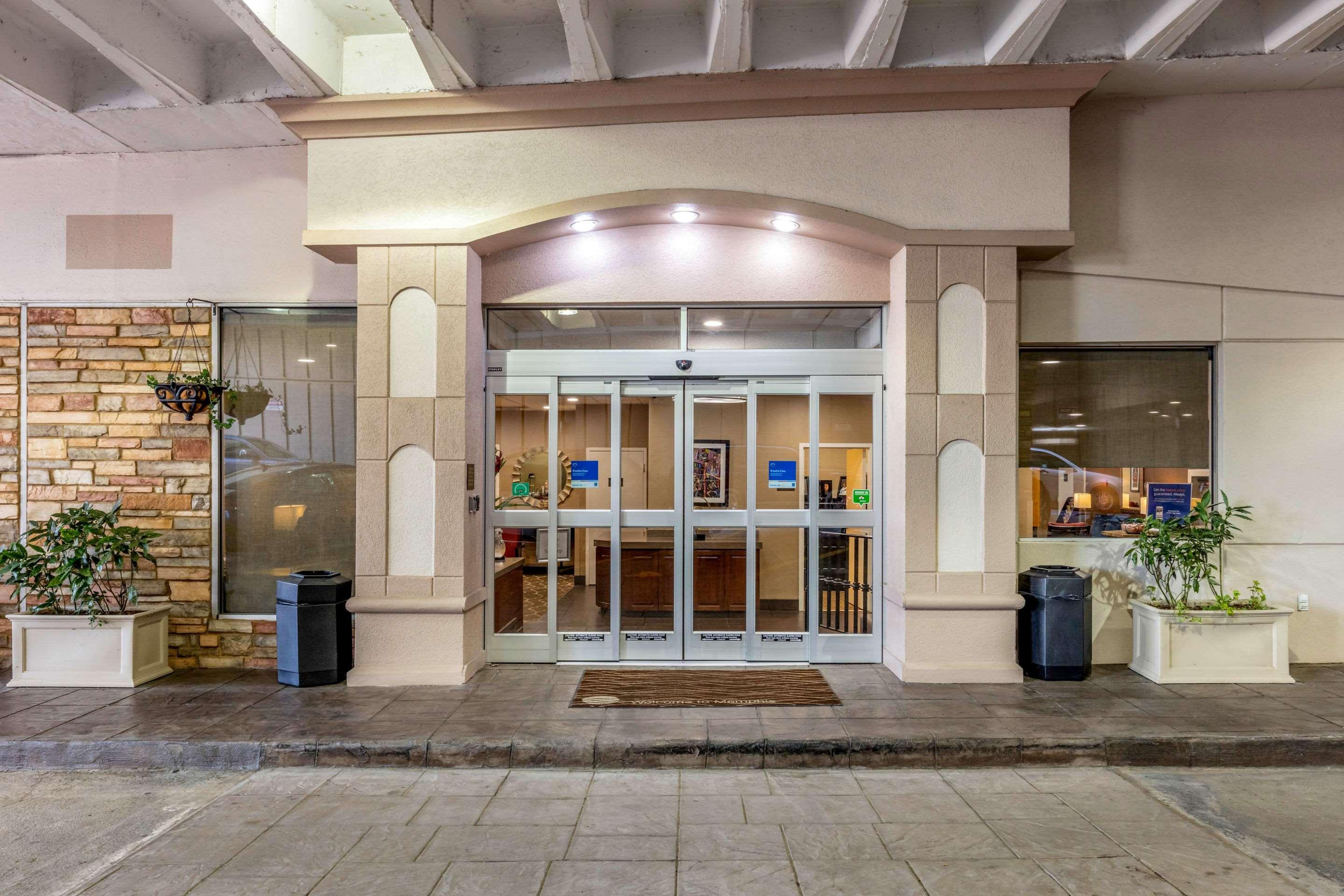 Vista Exterior Comfort Inn Memphis Downtown