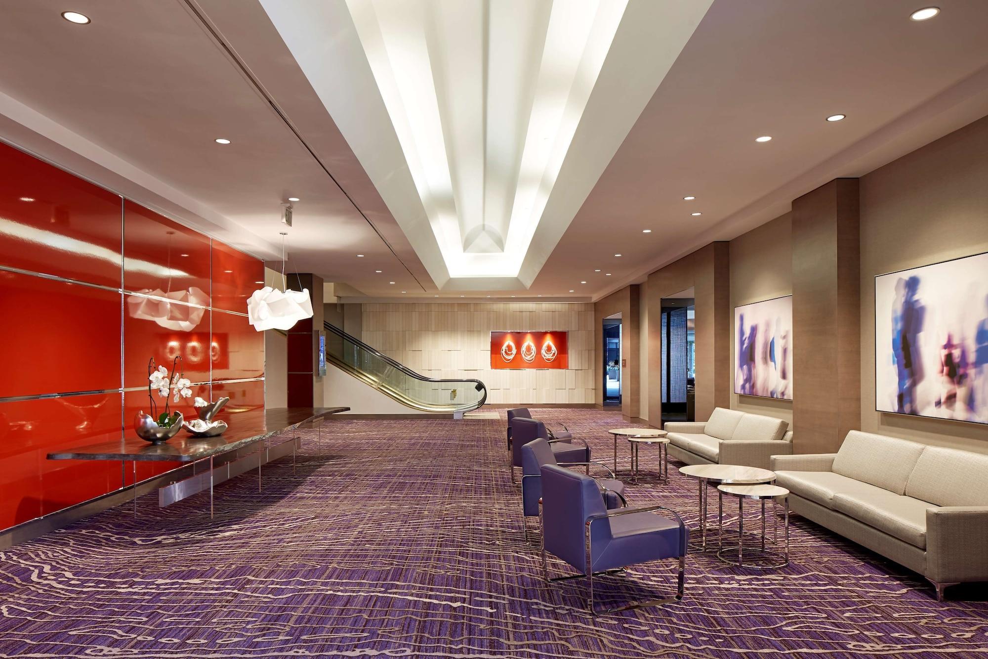 Vista Lobby Hilton Long Beach Hotel