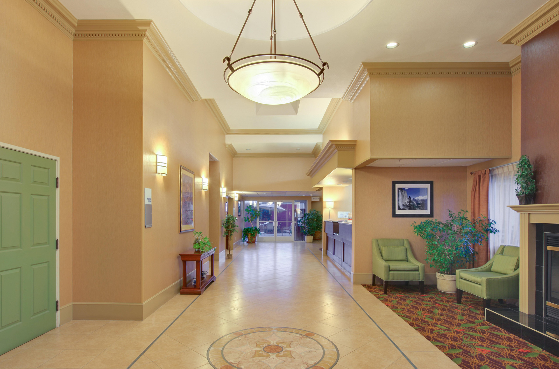 Vista Lobby Holiday Inn Express Oakdale by IHG