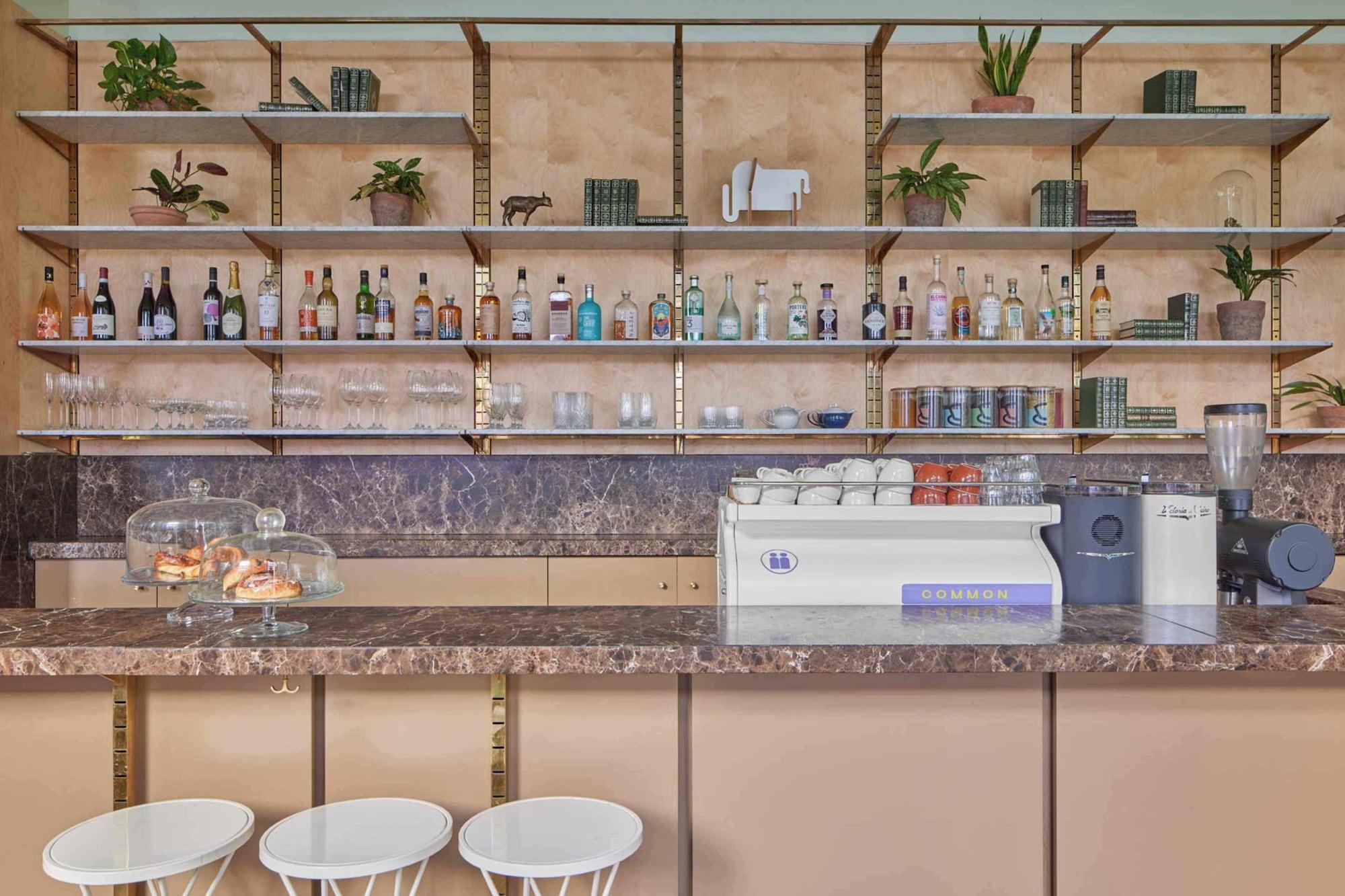 Bar/Salón Eden Locke