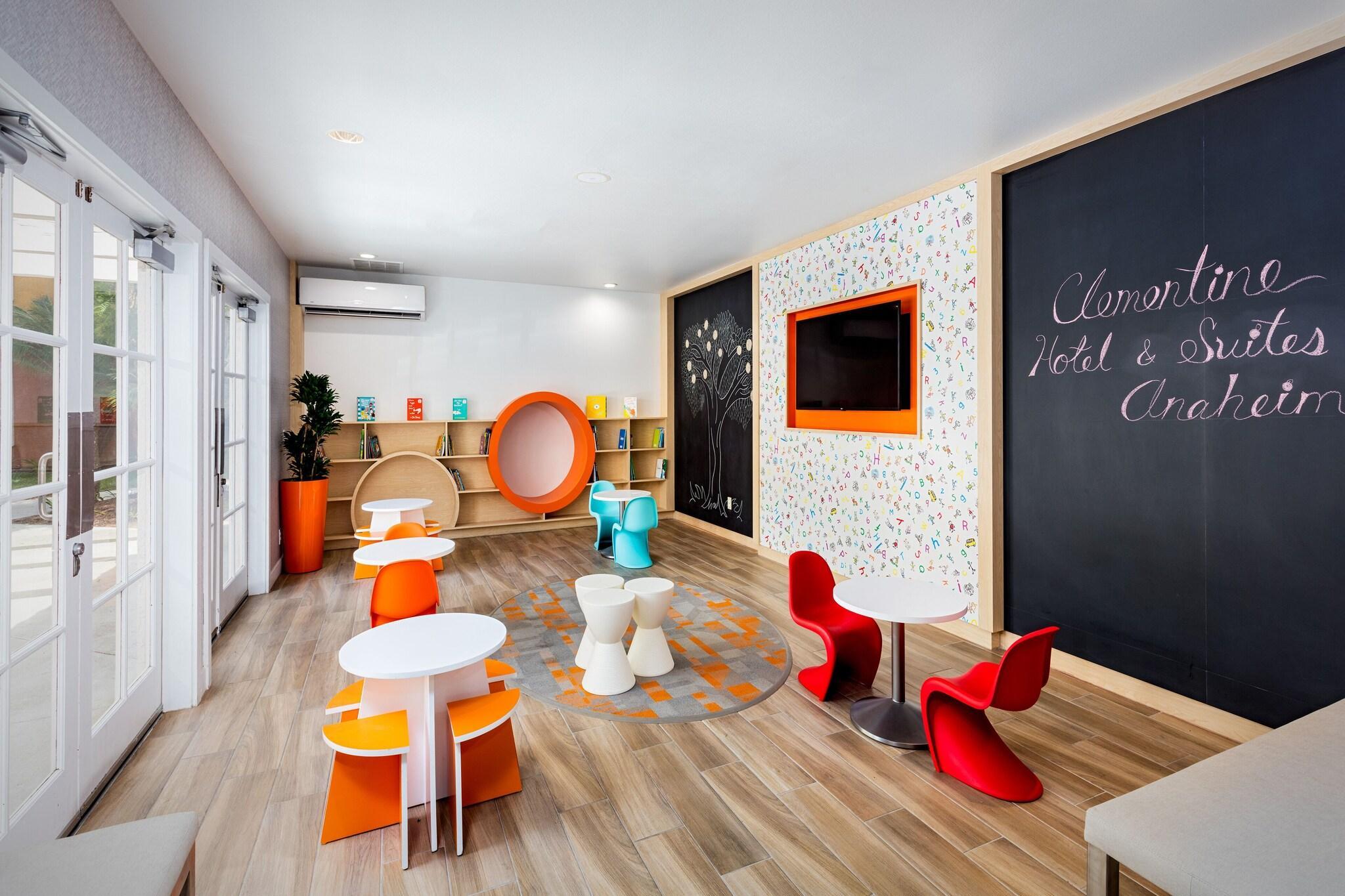 Vista Lobby Clementine Hotel & Suites Anaheim