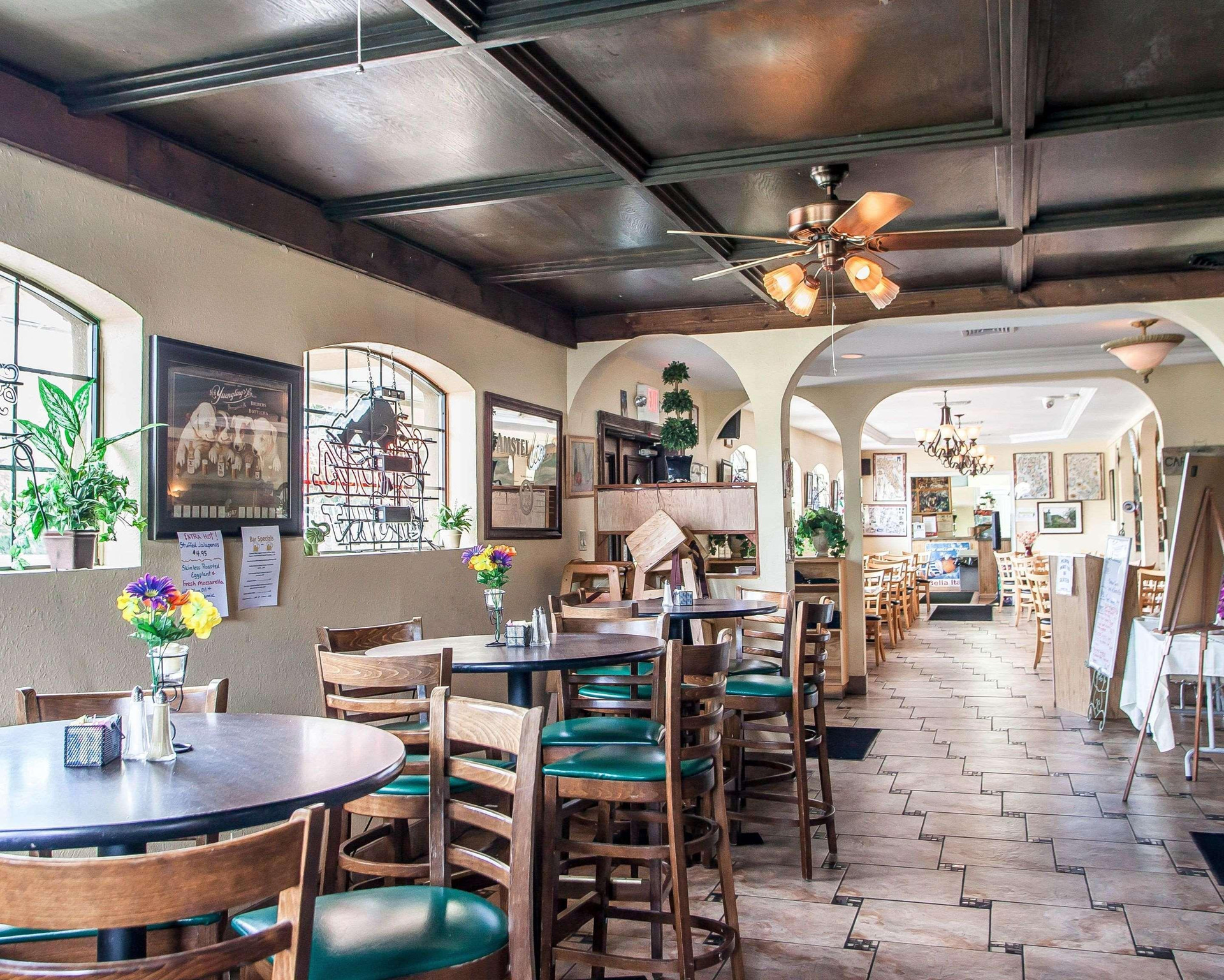 Bar/Salón Econo Lodge Newton