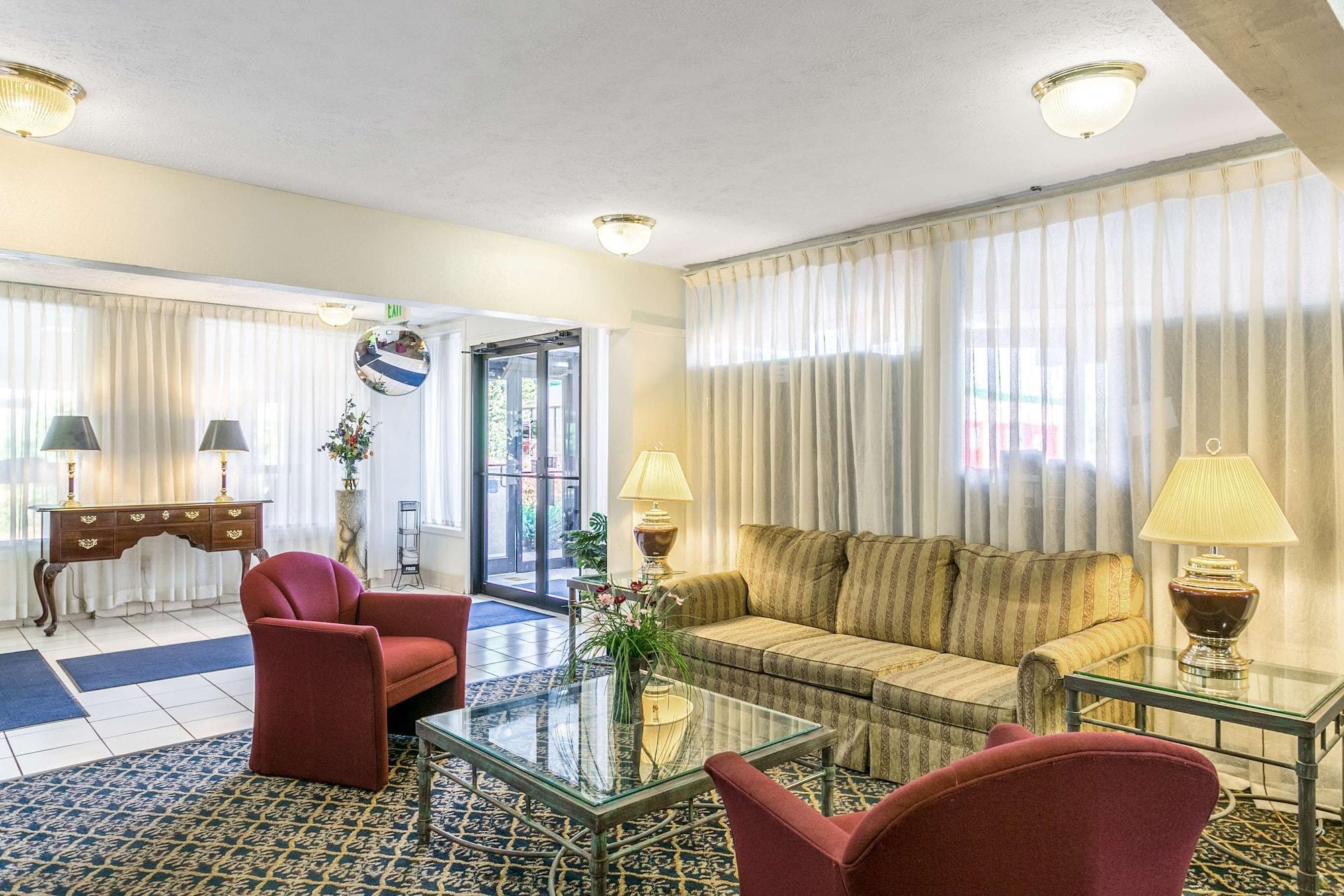 Vista Lobby Americas Best Value Inn Edgewood