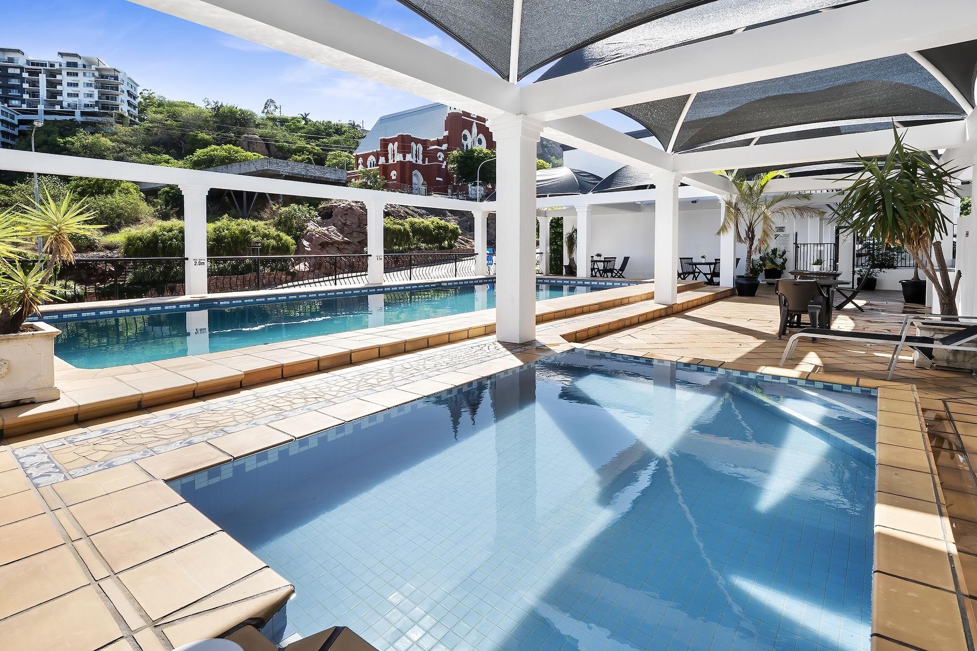 Vista Piscina The Robert Towns