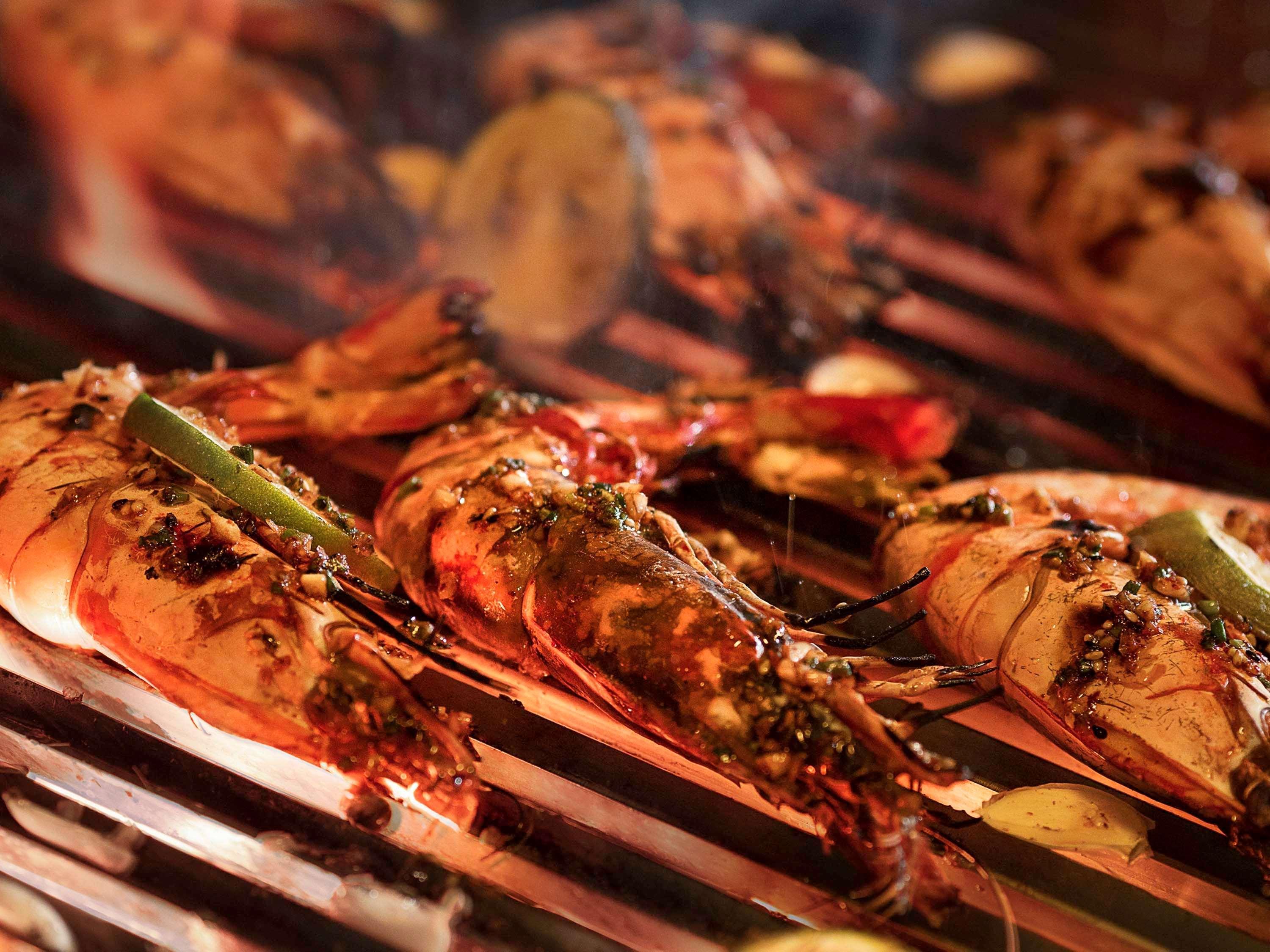 Bar/Salón Novotel Chennai Chamiers Road Hotel