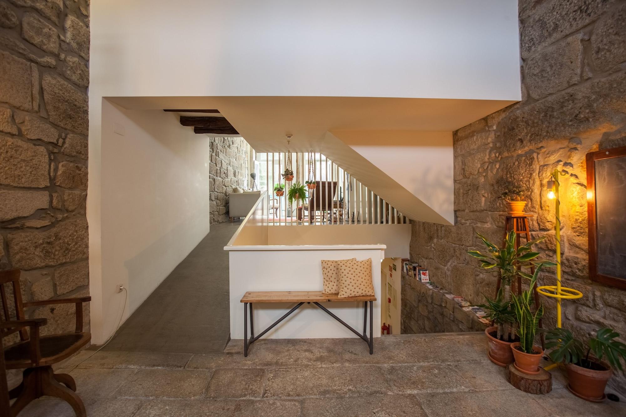 Vista Lobby Being Porto Hostel