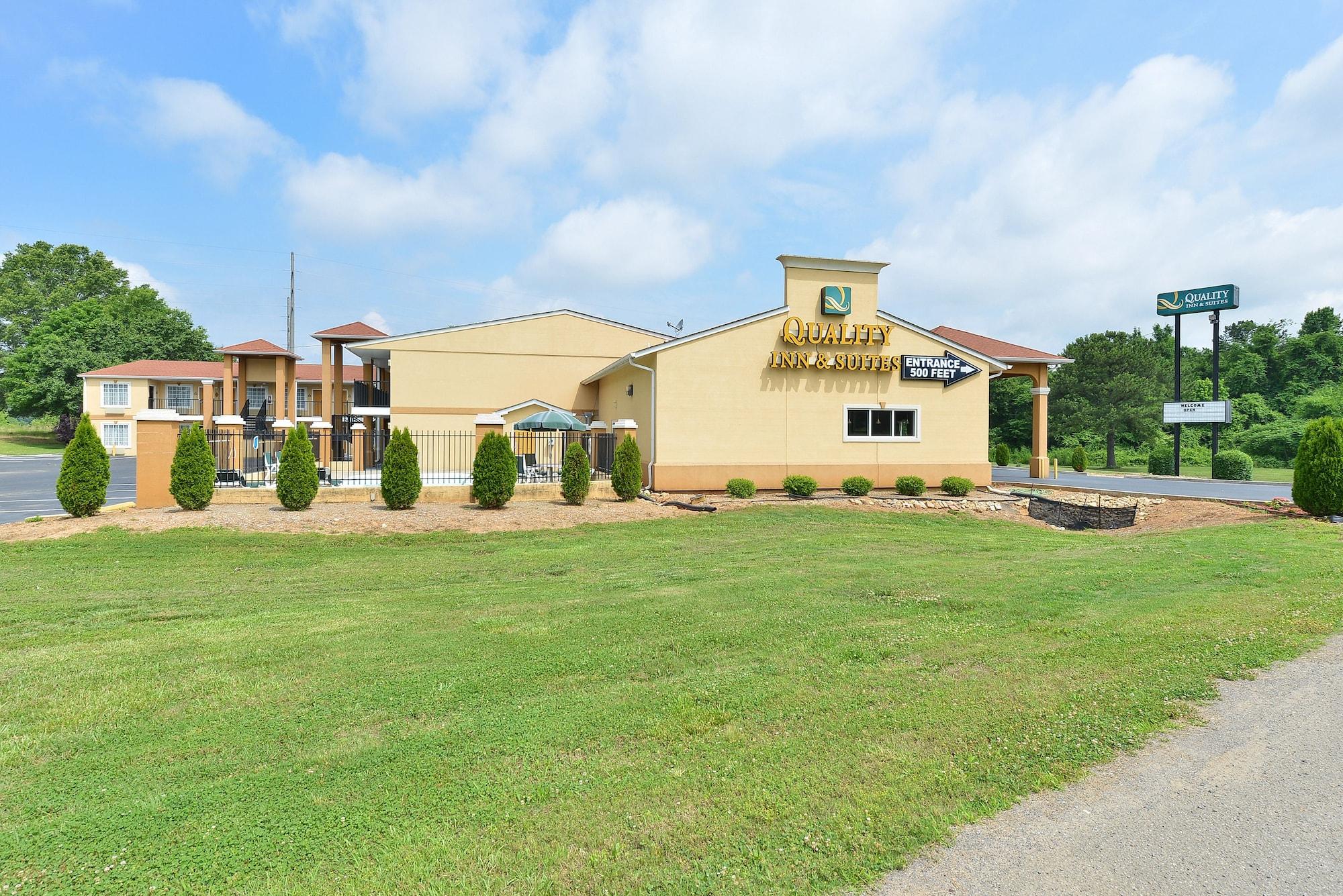 Vista Exterior Quality Inn & Suites Cartersville North