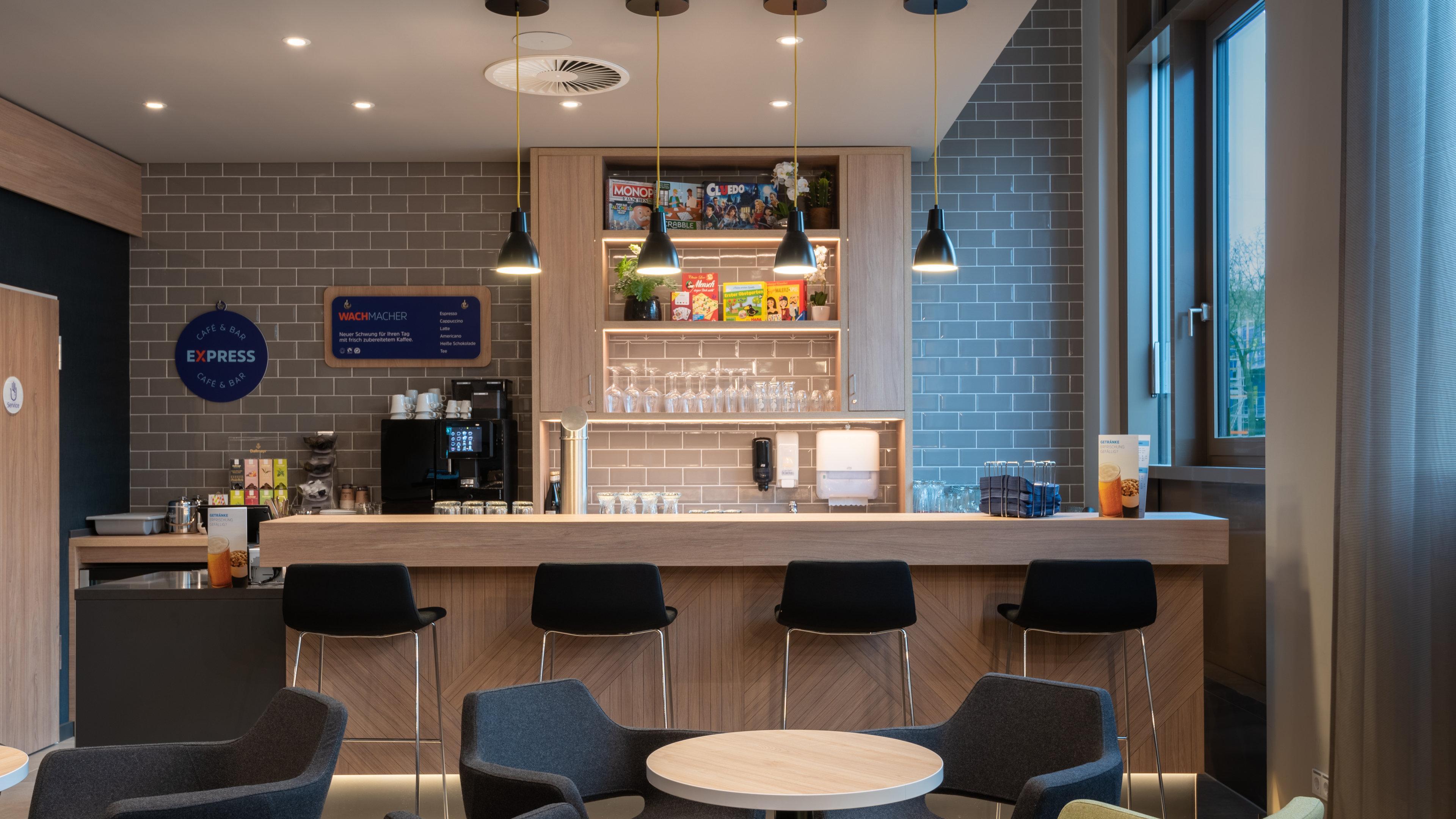 Bar/lounge Holiday Inn Express and Suites Potsdam by IHG