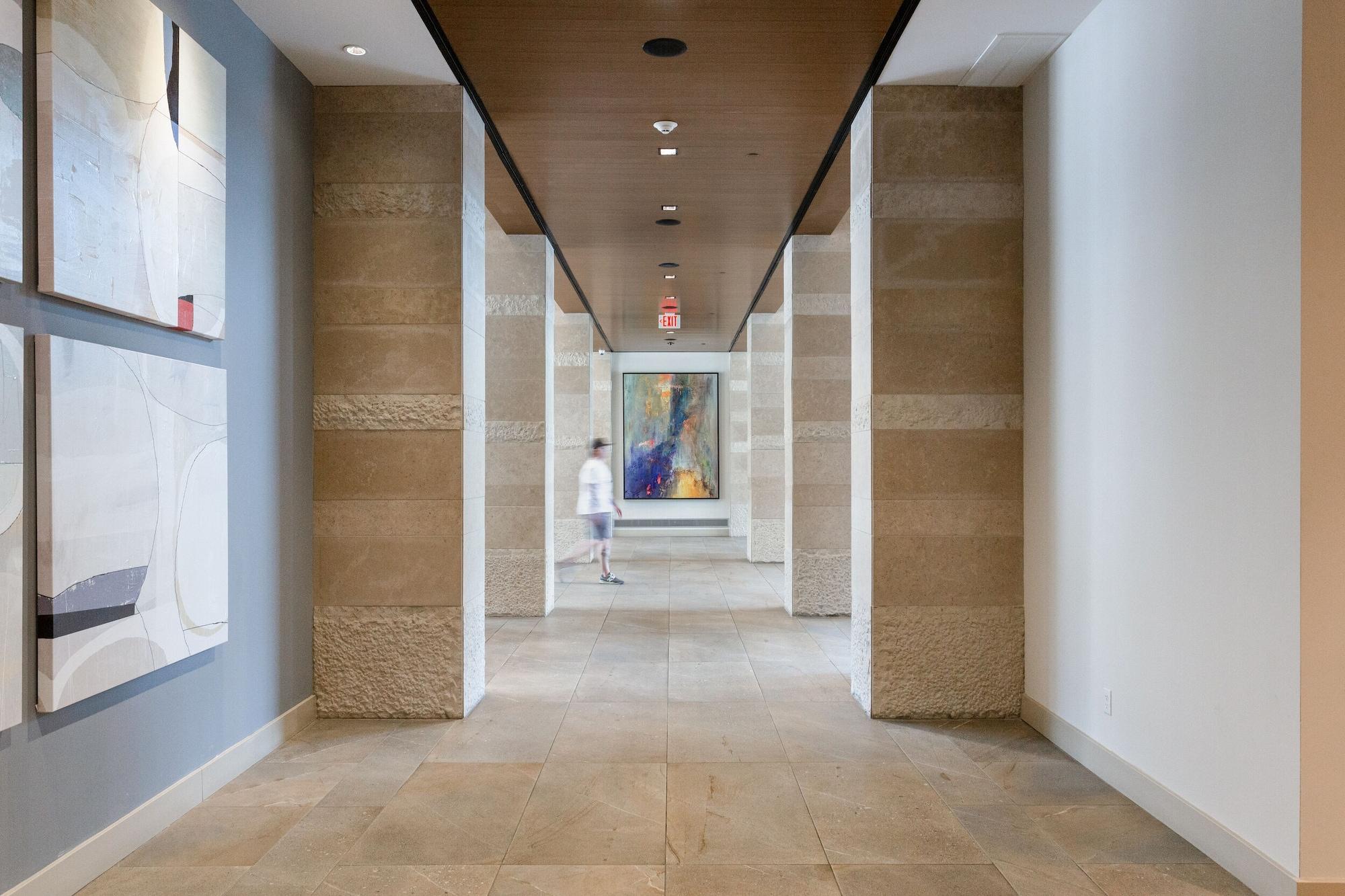 Vista Lobby Mint House Dallas – Victory Park