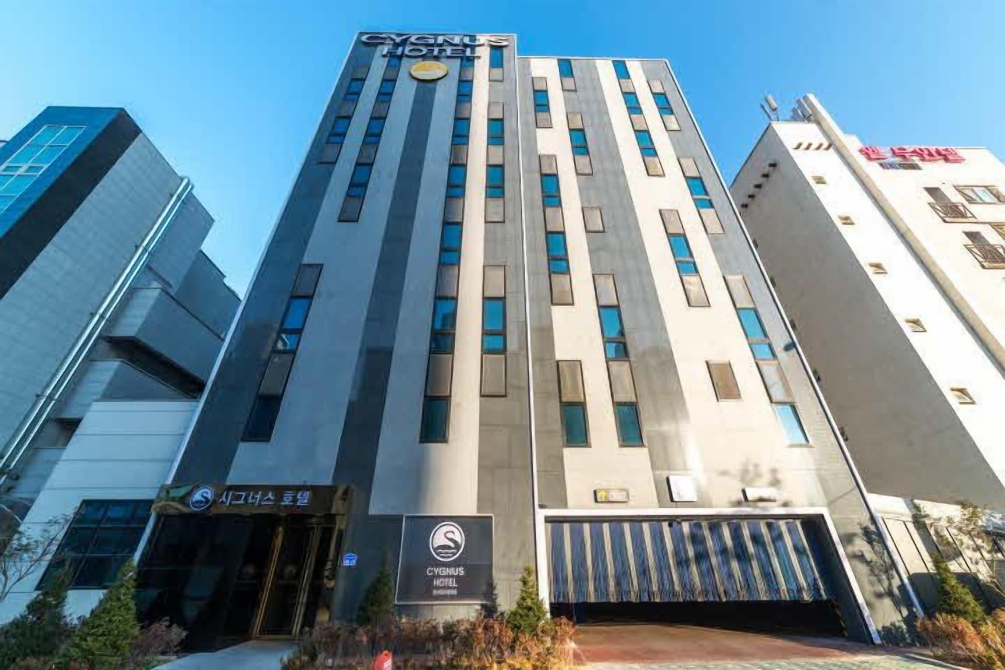 Vista Exterior CYGNUS Hotel