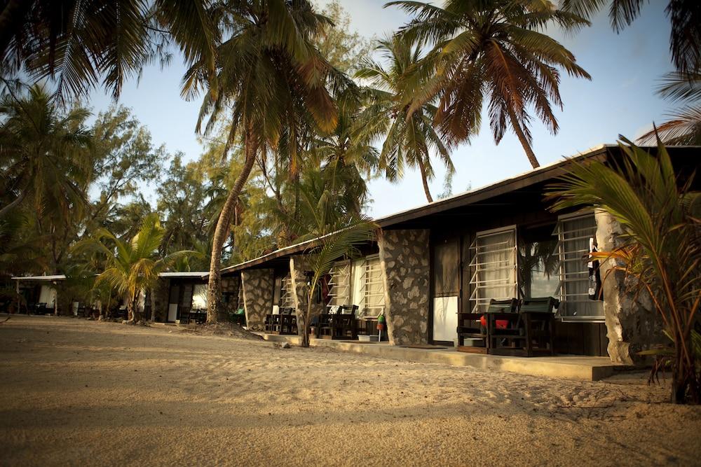 Vista Exterior Small Hope Bay Lodge