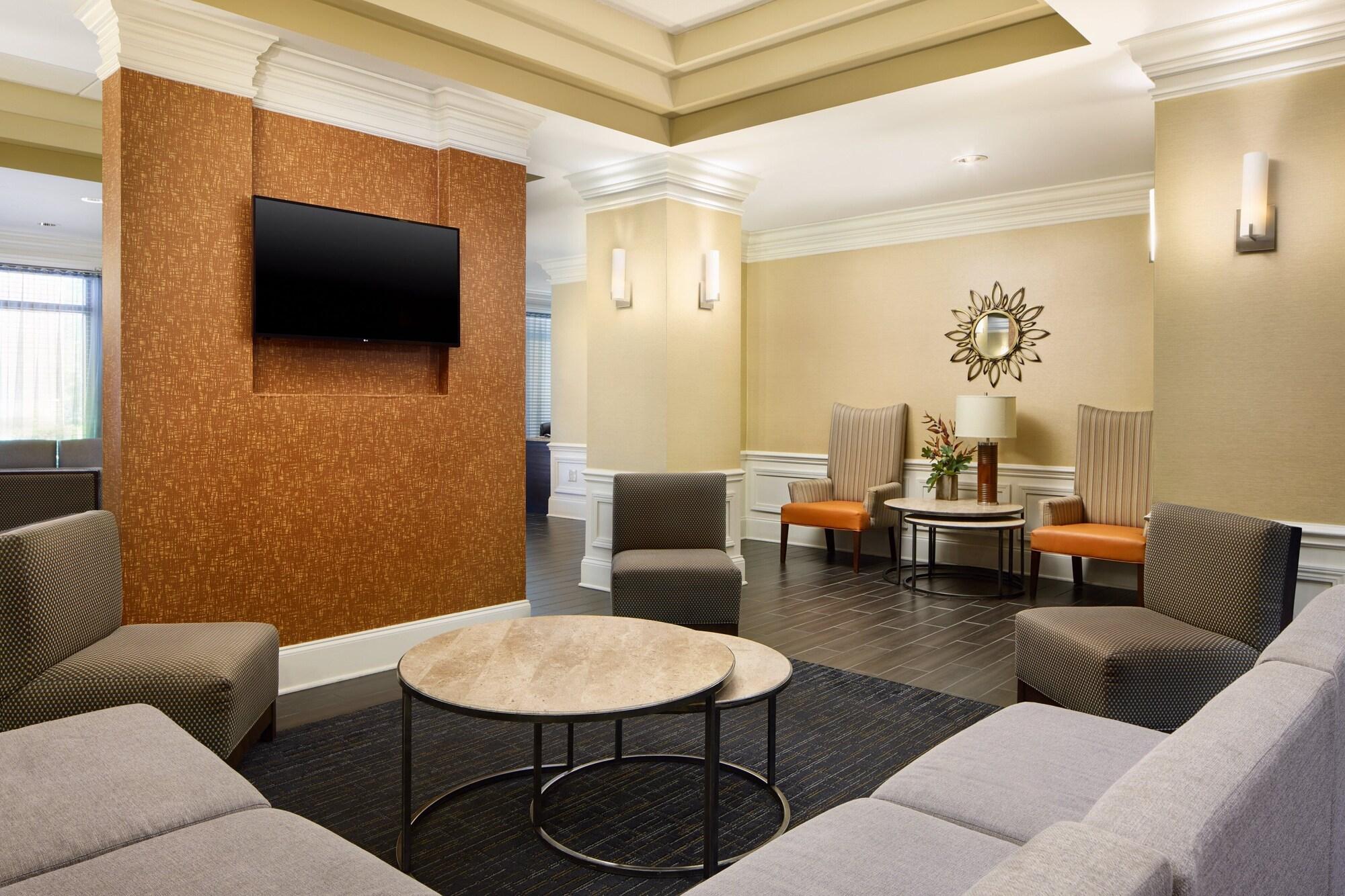 Vista Exterior Holiday Inn Express & Suites Alpharetta - Windward Parkway by IHG