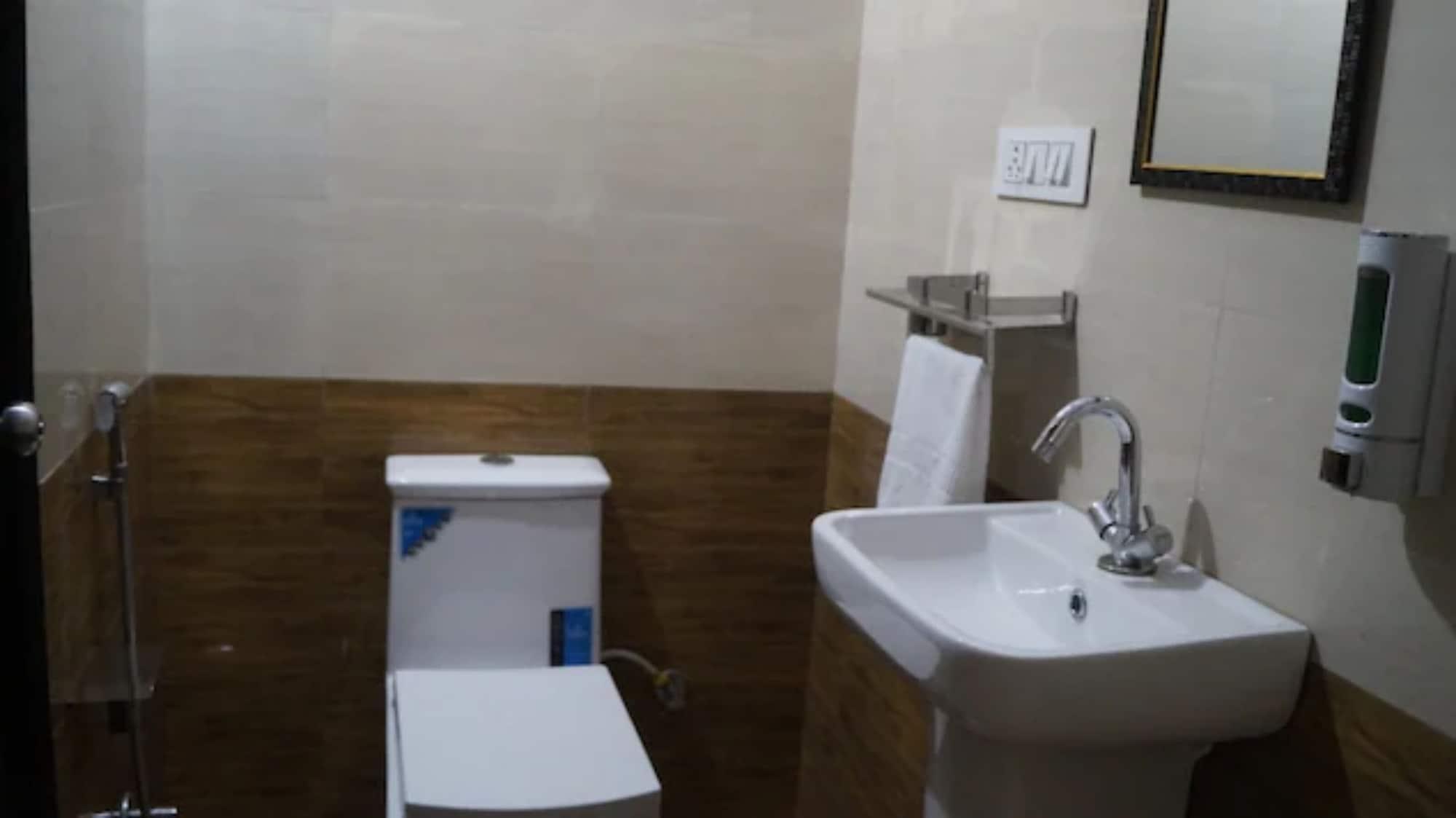 Equipamiento de Habitación Goroomgo Ajanta Jabalpur