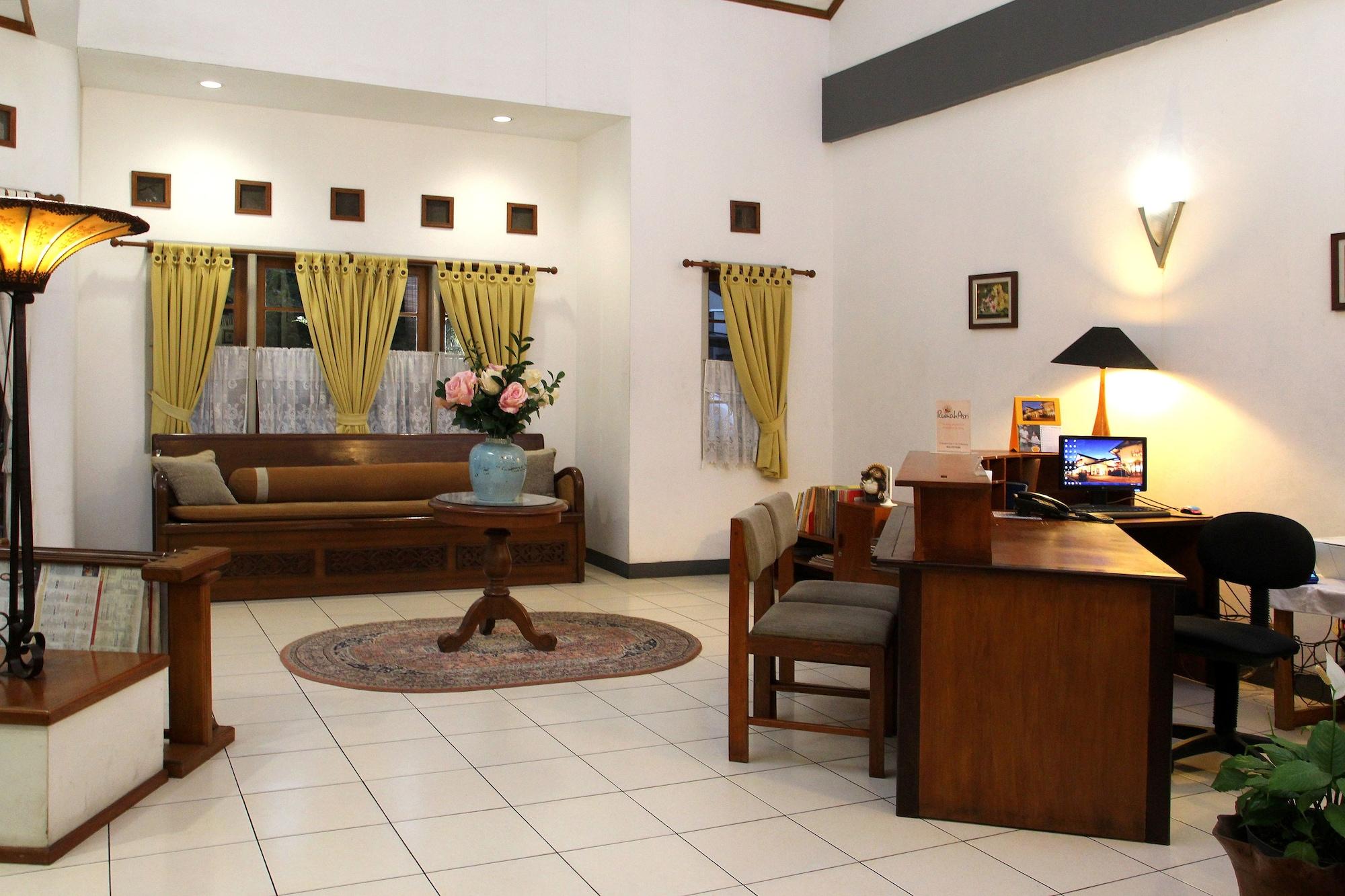 Vista Lobby Rumah Asri Bed And Breakfast