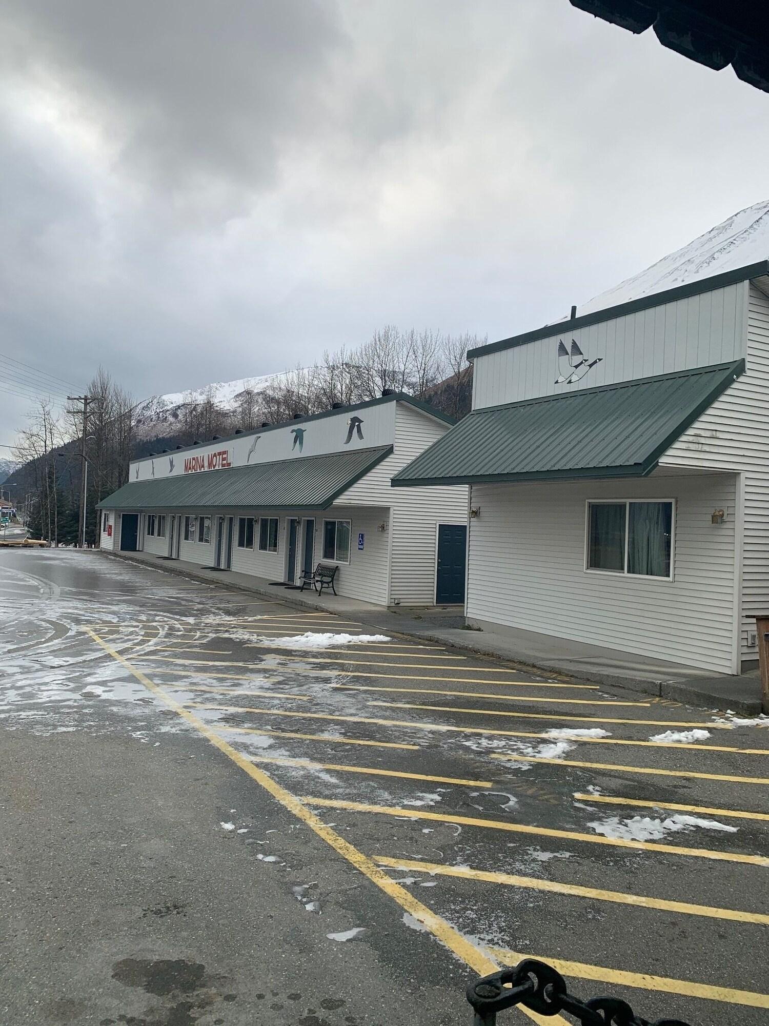 Varios Marina Motel