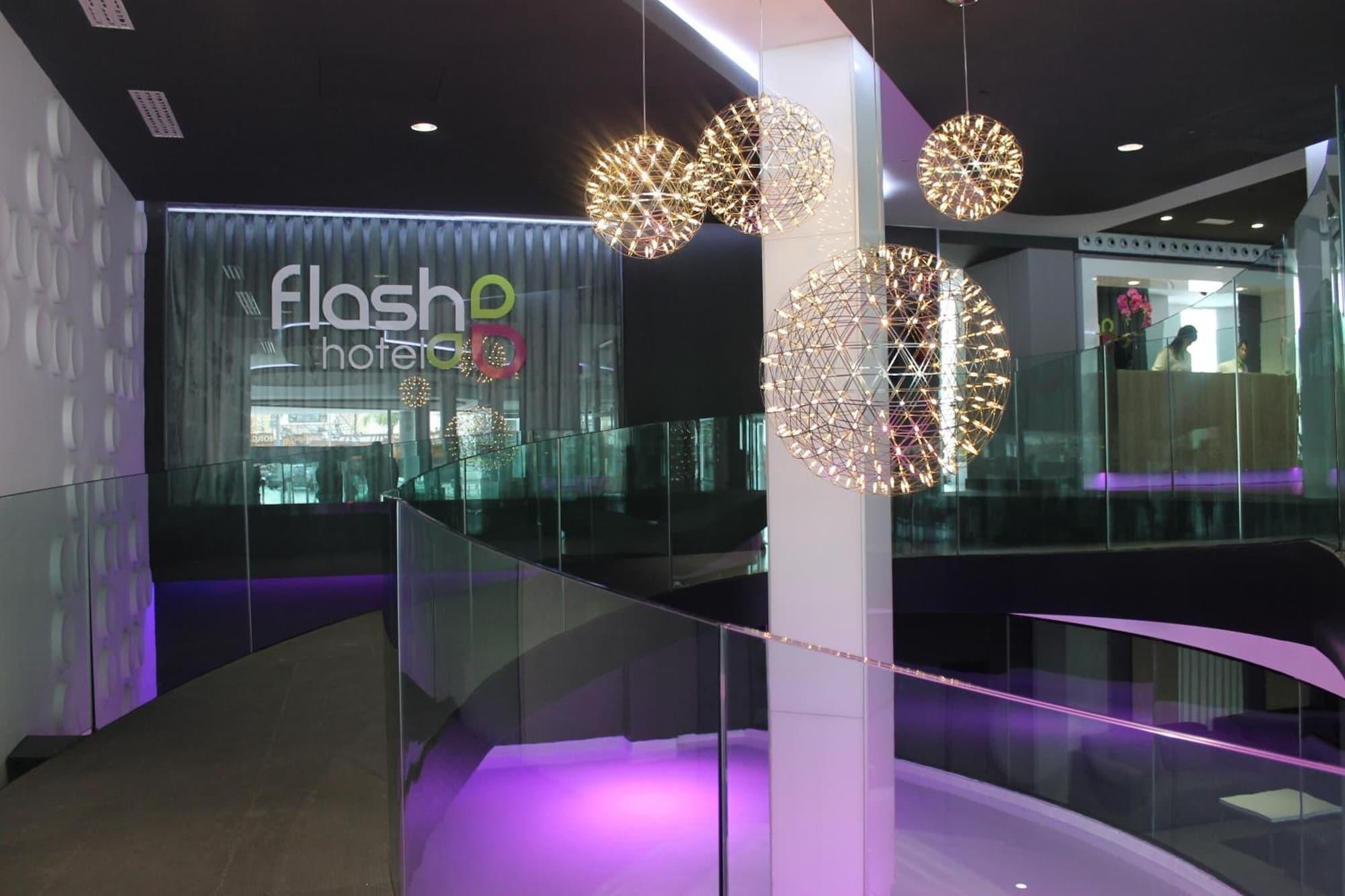Vista Lobby Flash Hotel – Adults recommended