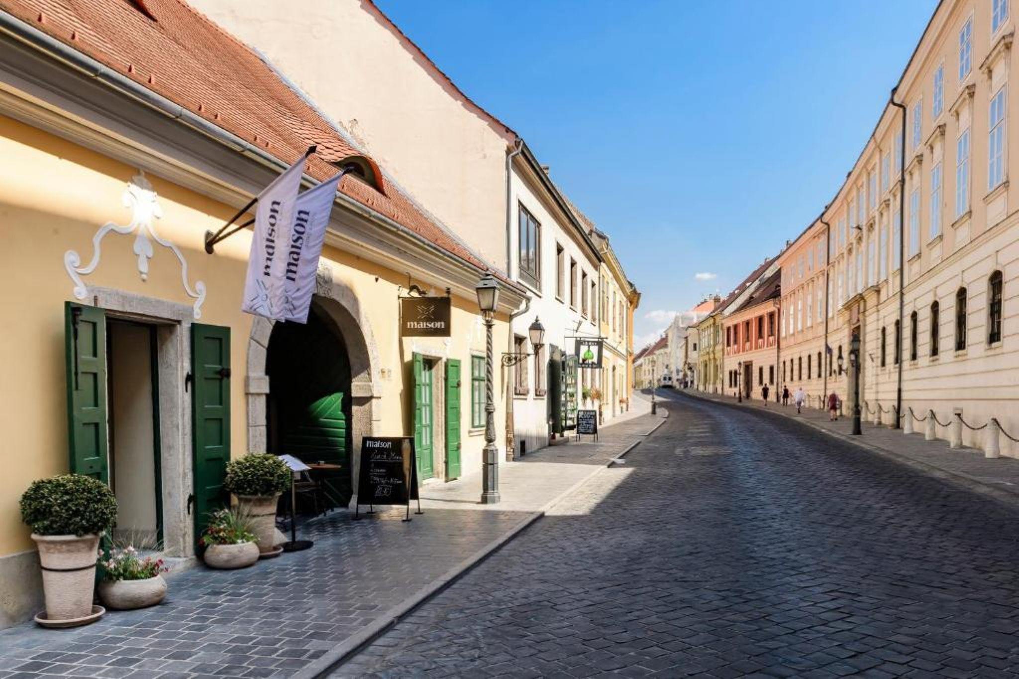 Vista Exterior Maison Bistro & Hotel