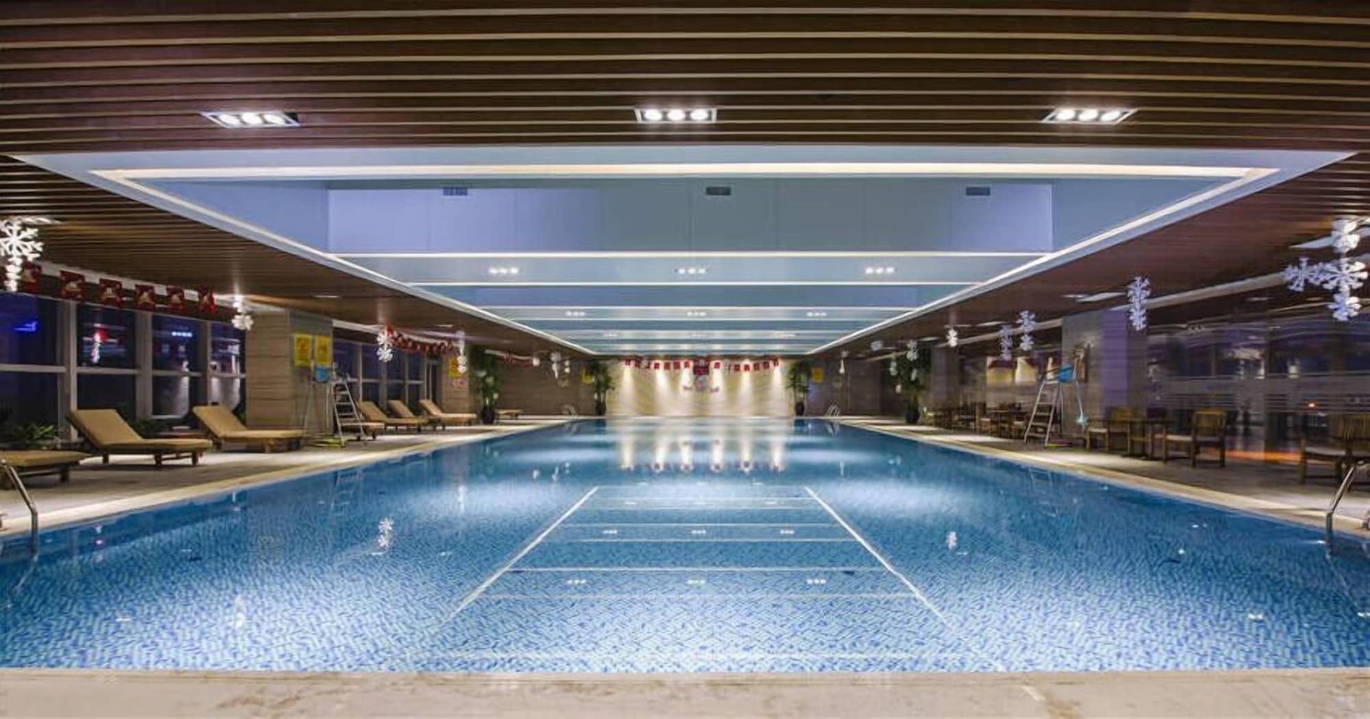 Vista Piscina Haili New Century Grand Hotel Haiyan