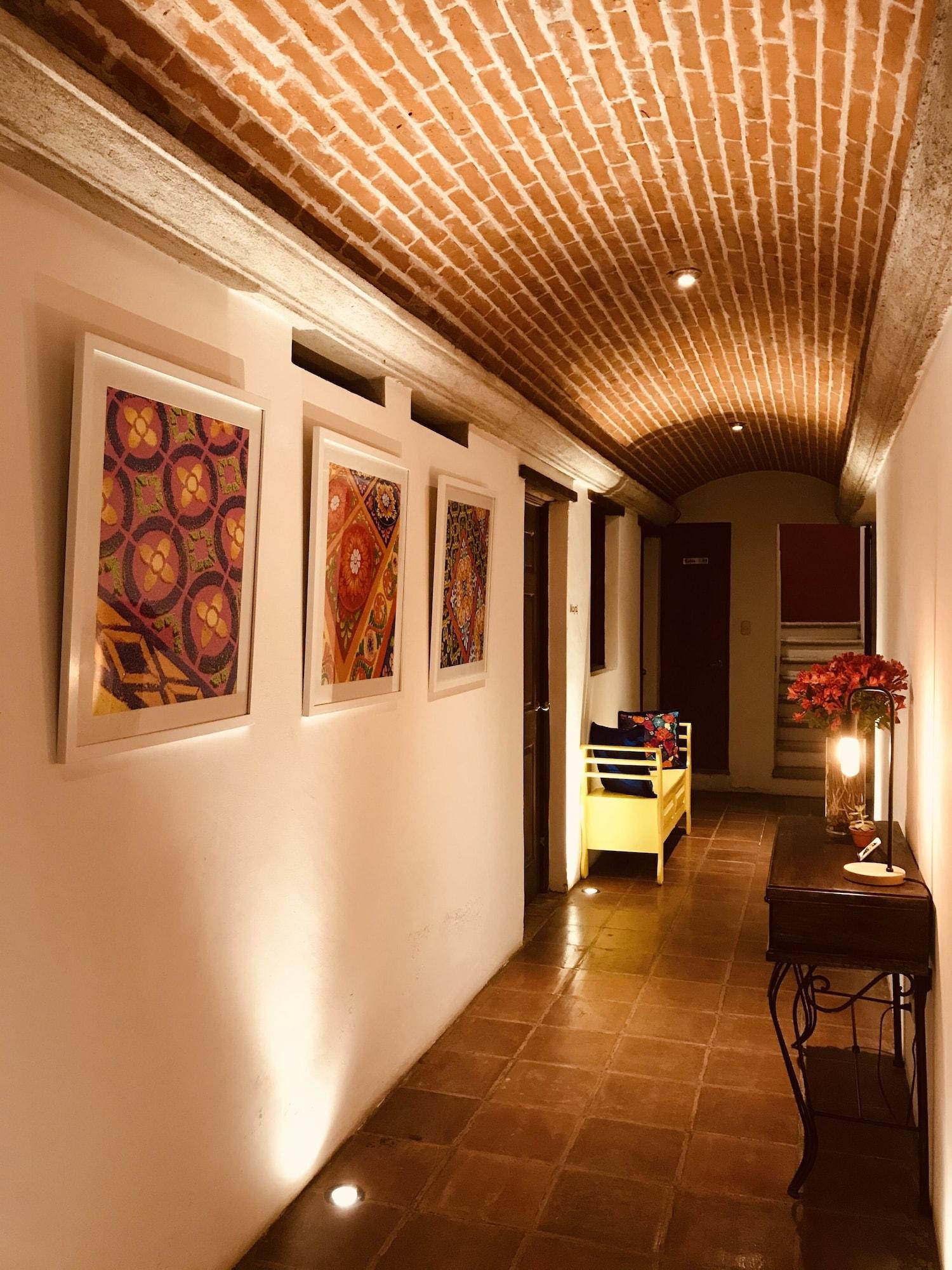 Varios Luna Maya Antigua Hotel