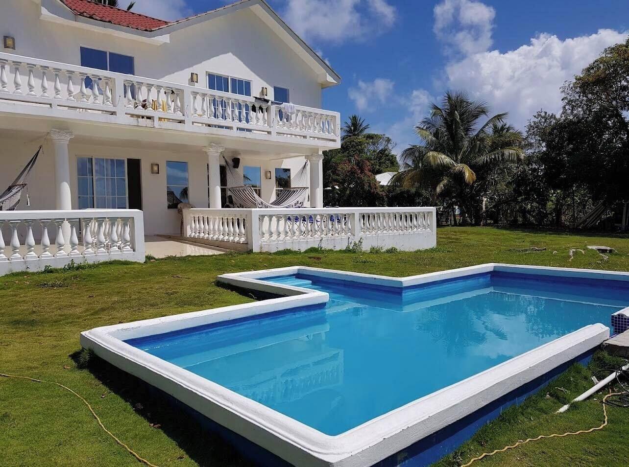 Vista Piscina Emerald Luxe Suites