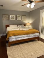 Alquiler Vacacional - Charming bungalow in Tampa with king suite/WiFi/Walking distance to Stadium