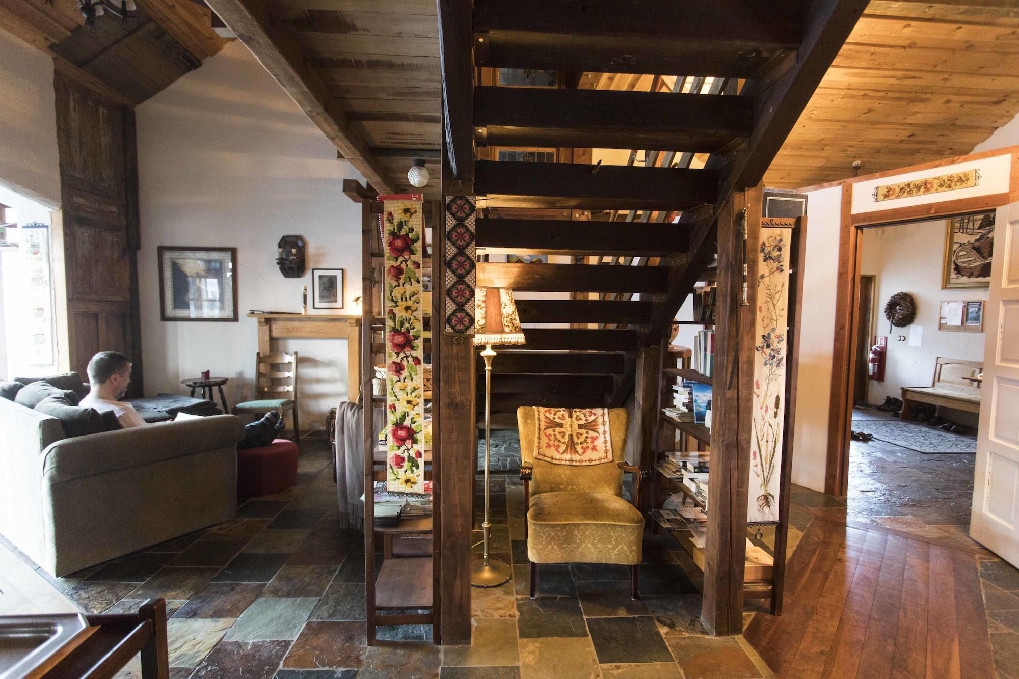 Varios Raven's Bed and Breakfast