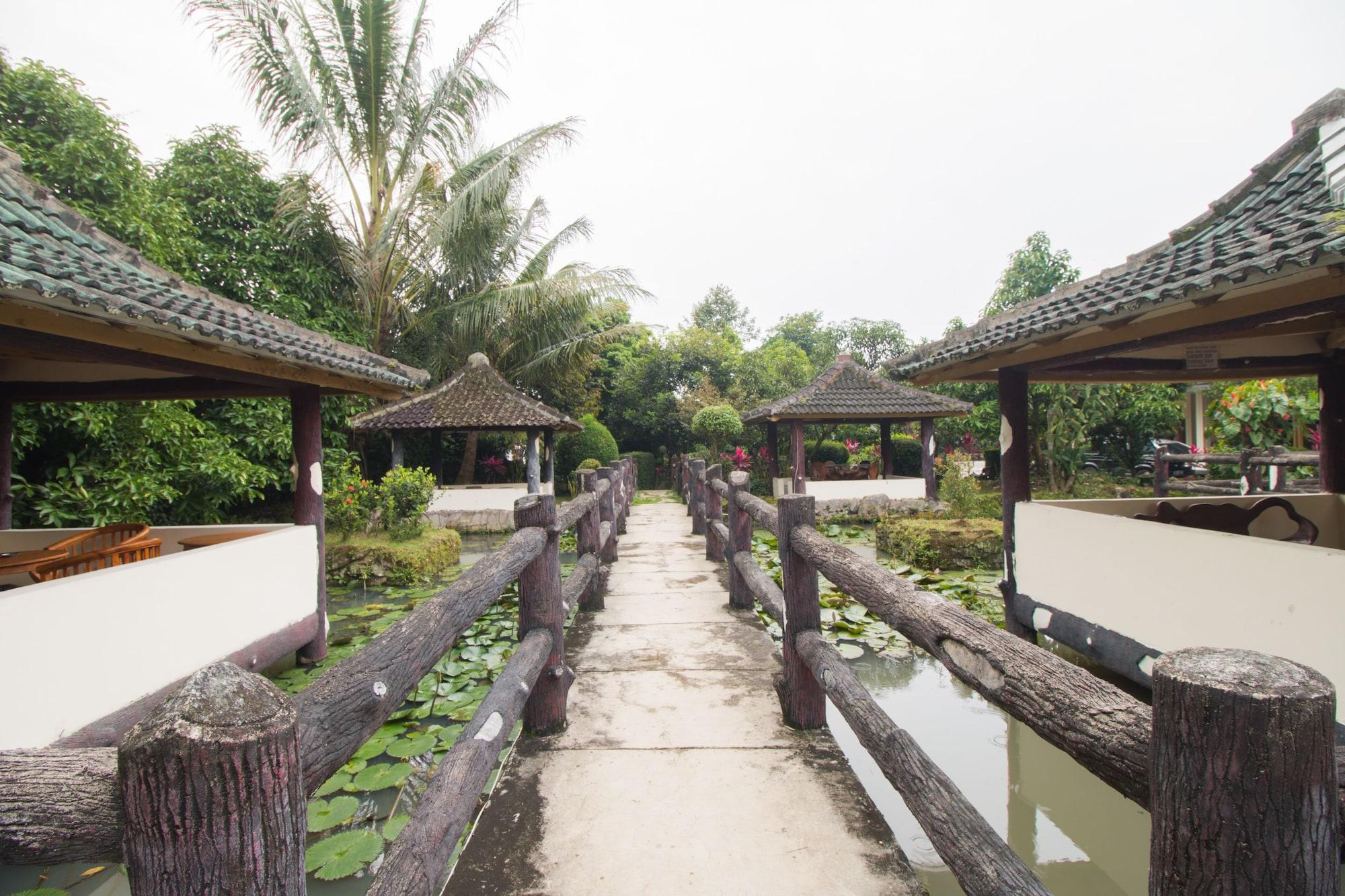 Vista Exterior OYO 688 Grand Pakidulan Hotel