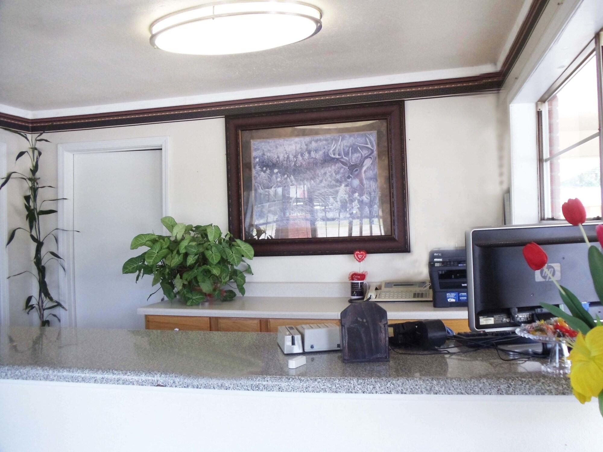 Vista Lobby Antlers Budget Inn