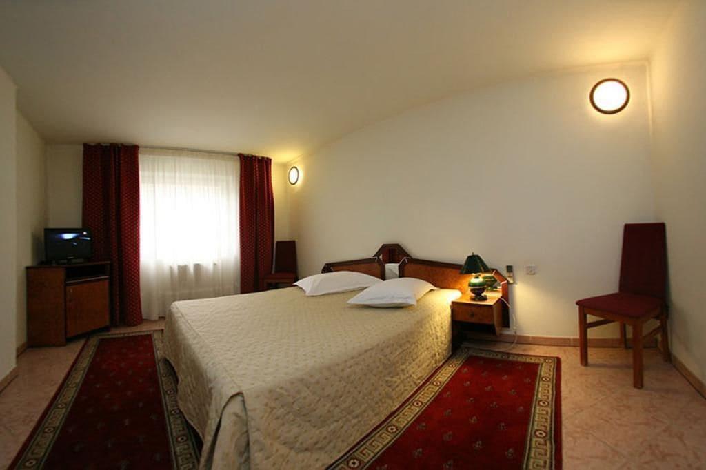 Varios Euro Hotel