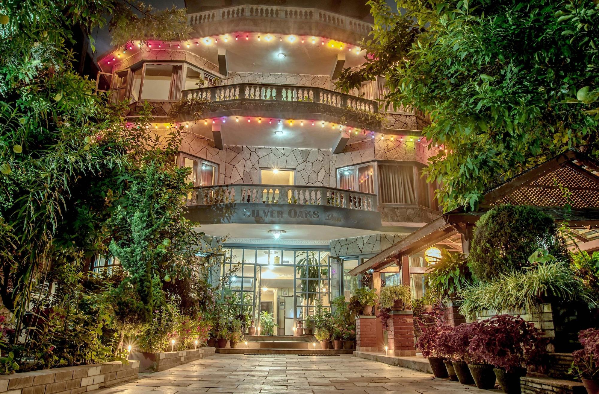 Vista Exterior The Silver Oaks Inn