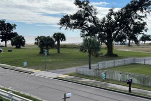 Renta temporal - Pelican Pointe - 3 Bedroom 2 Bath Beach House in Gulfport, MS