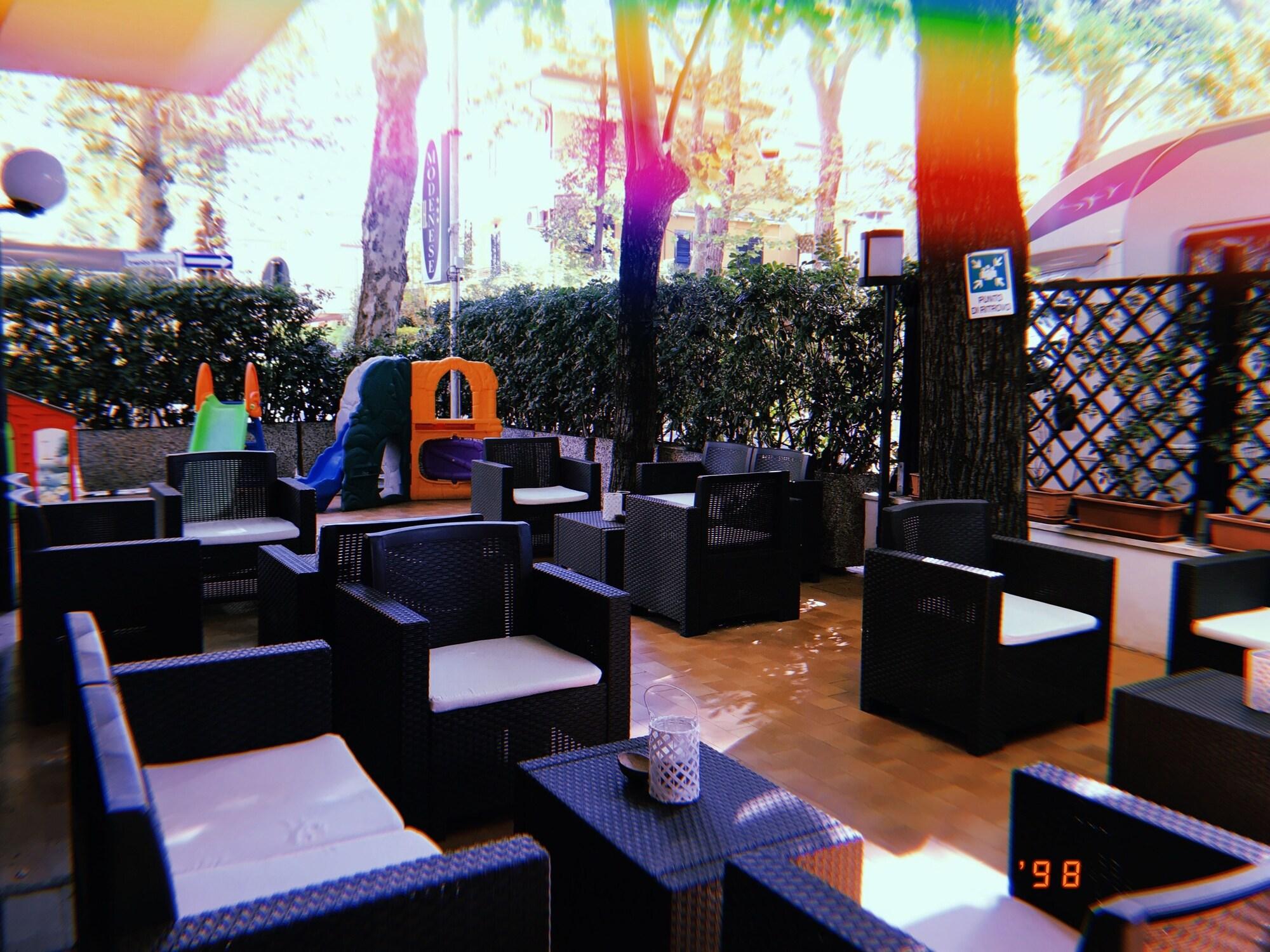 Vista Exterior Hotel Modenese