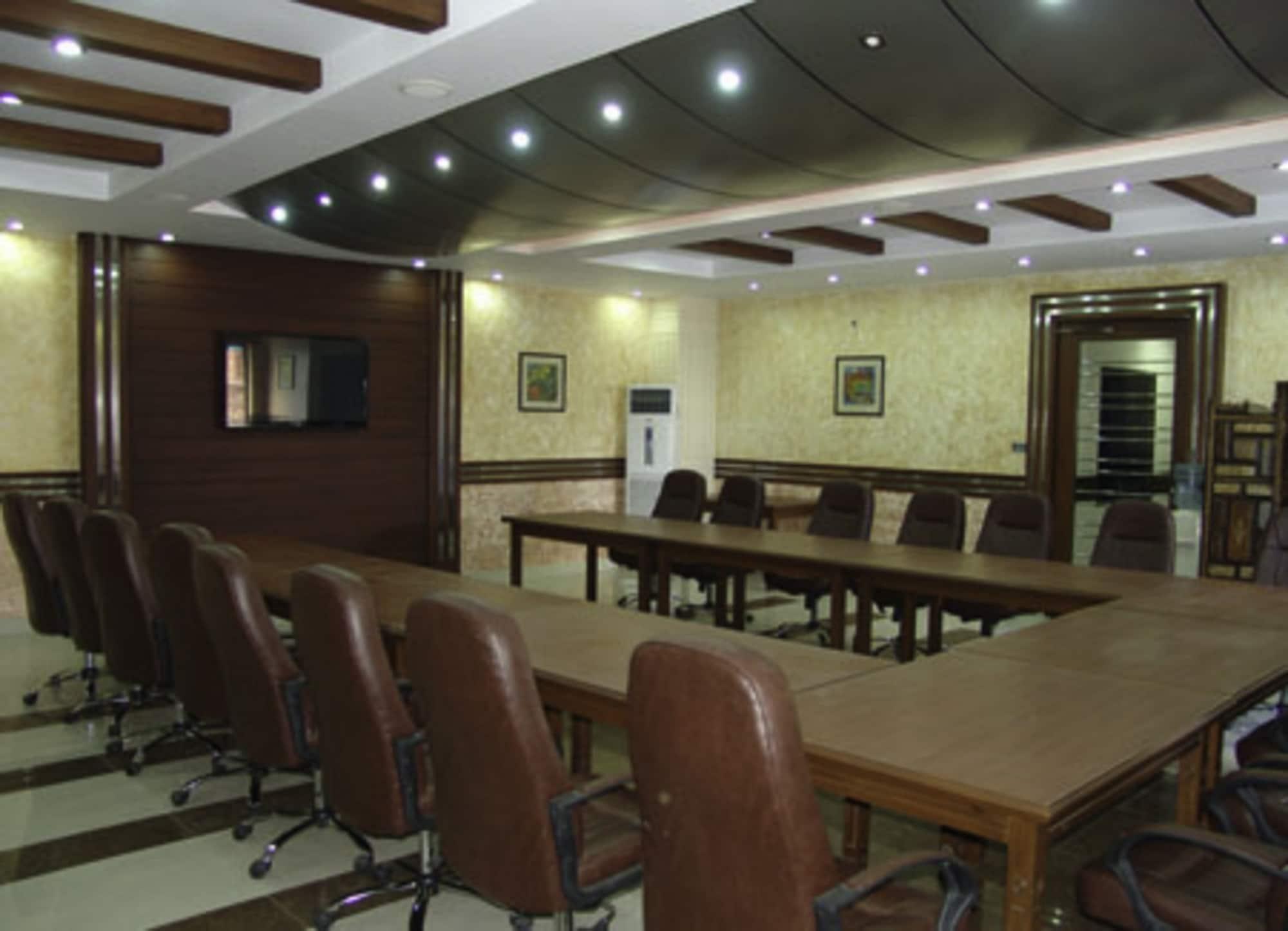 Sala de Reuniones Raj One Hotel