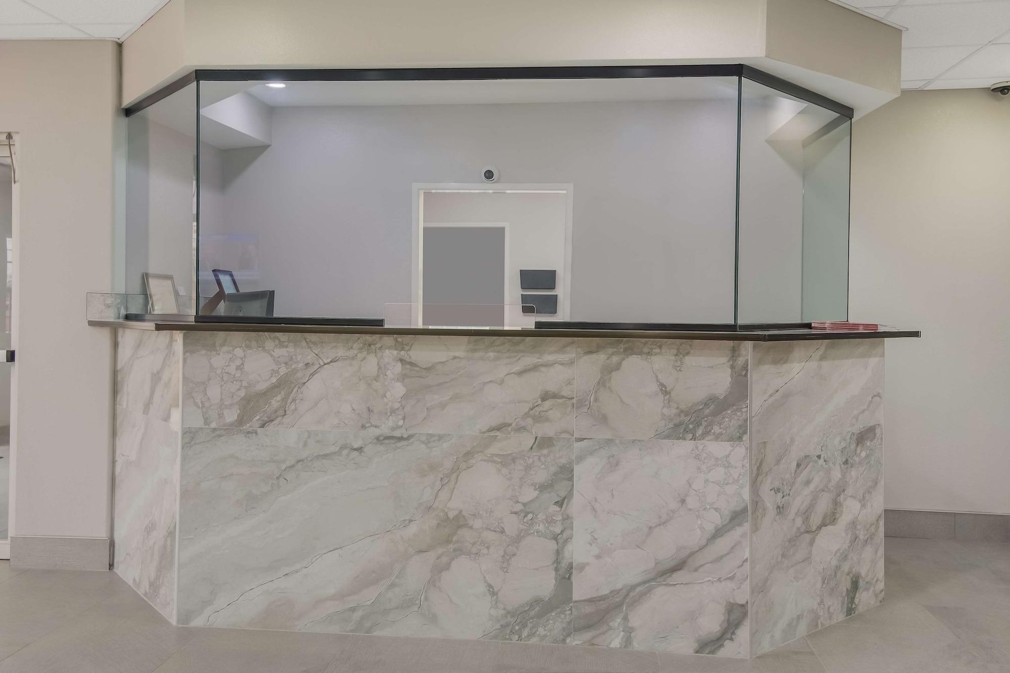 Vista Lobby Americas Best Value Inn & Suites Lake Charles at I-210 Exit 5