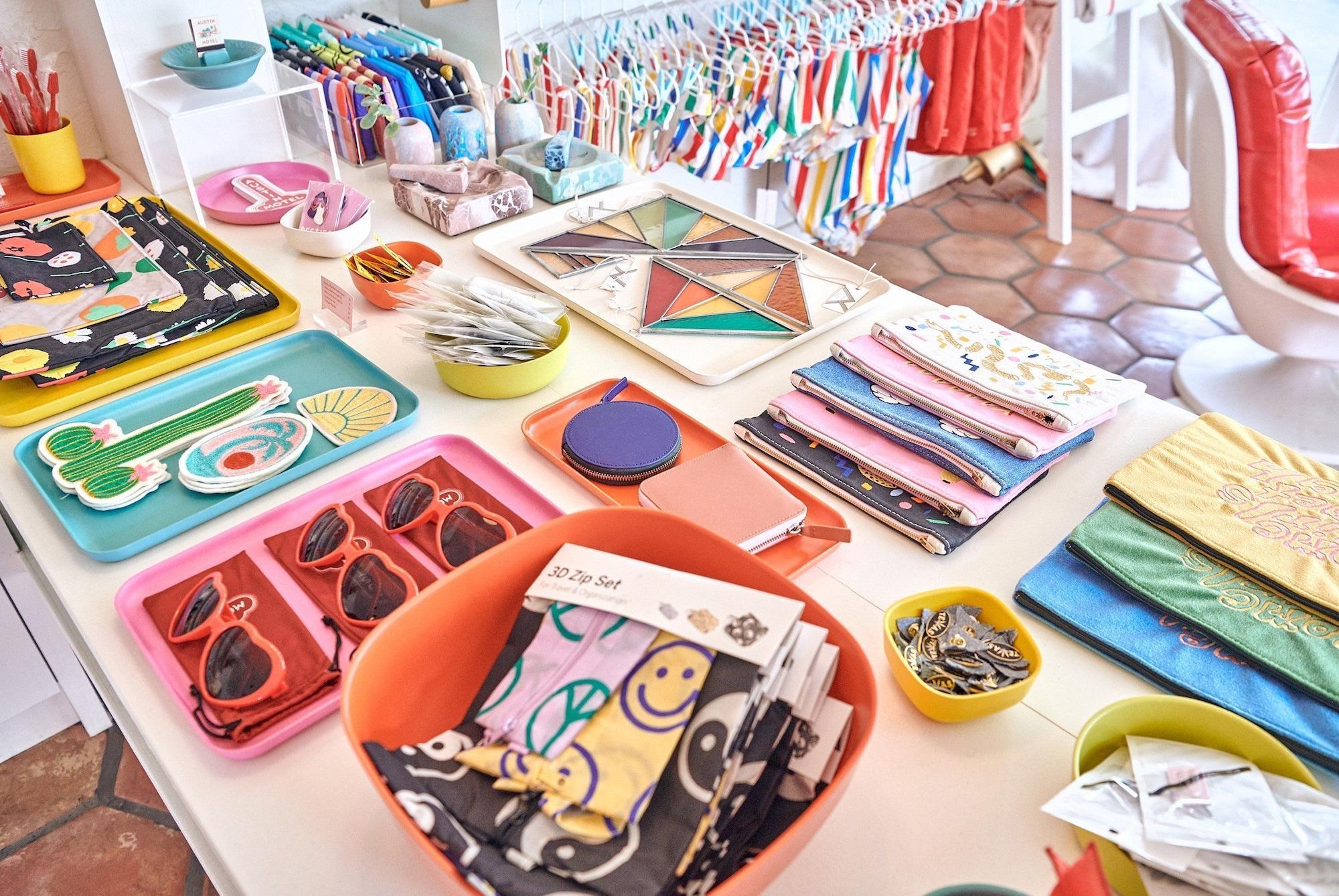 Vista Lobby Austin Motel