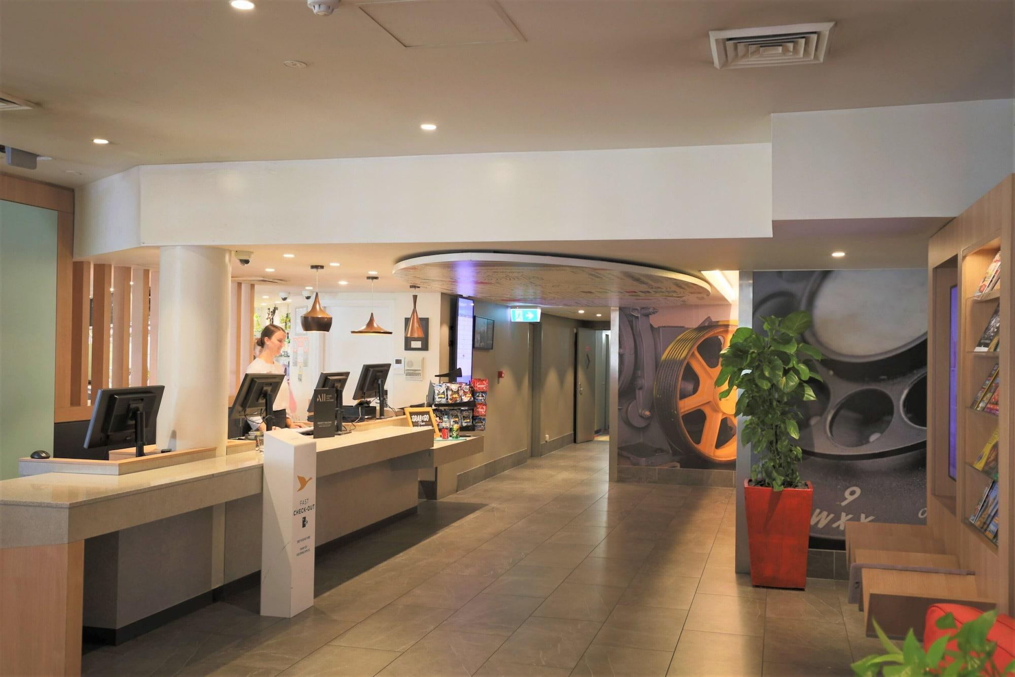 Vista Lobby ibis Sydney Airport