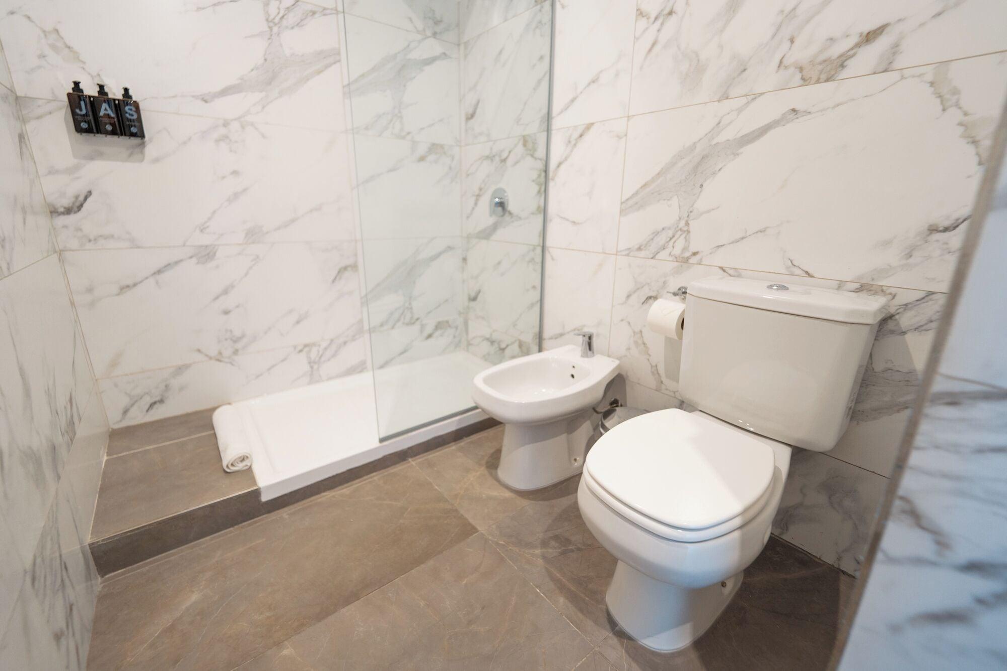 Equipamiento de Habitación Mérit Parque Leloir by Amérian