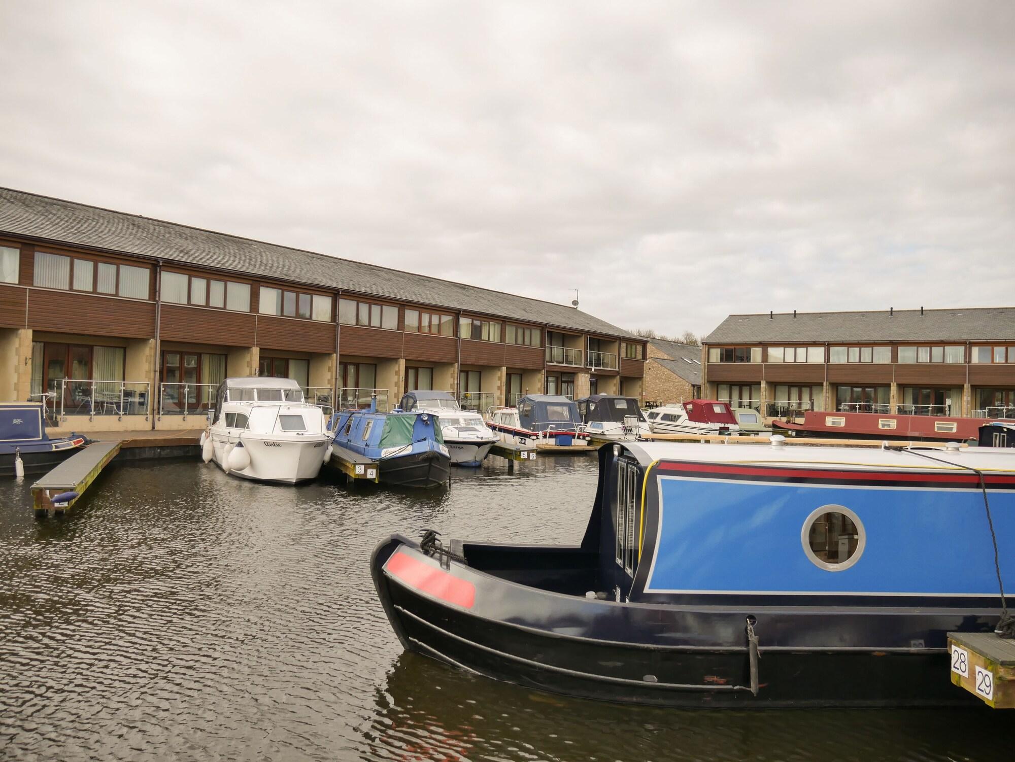 Varios Tewitfield Marina
