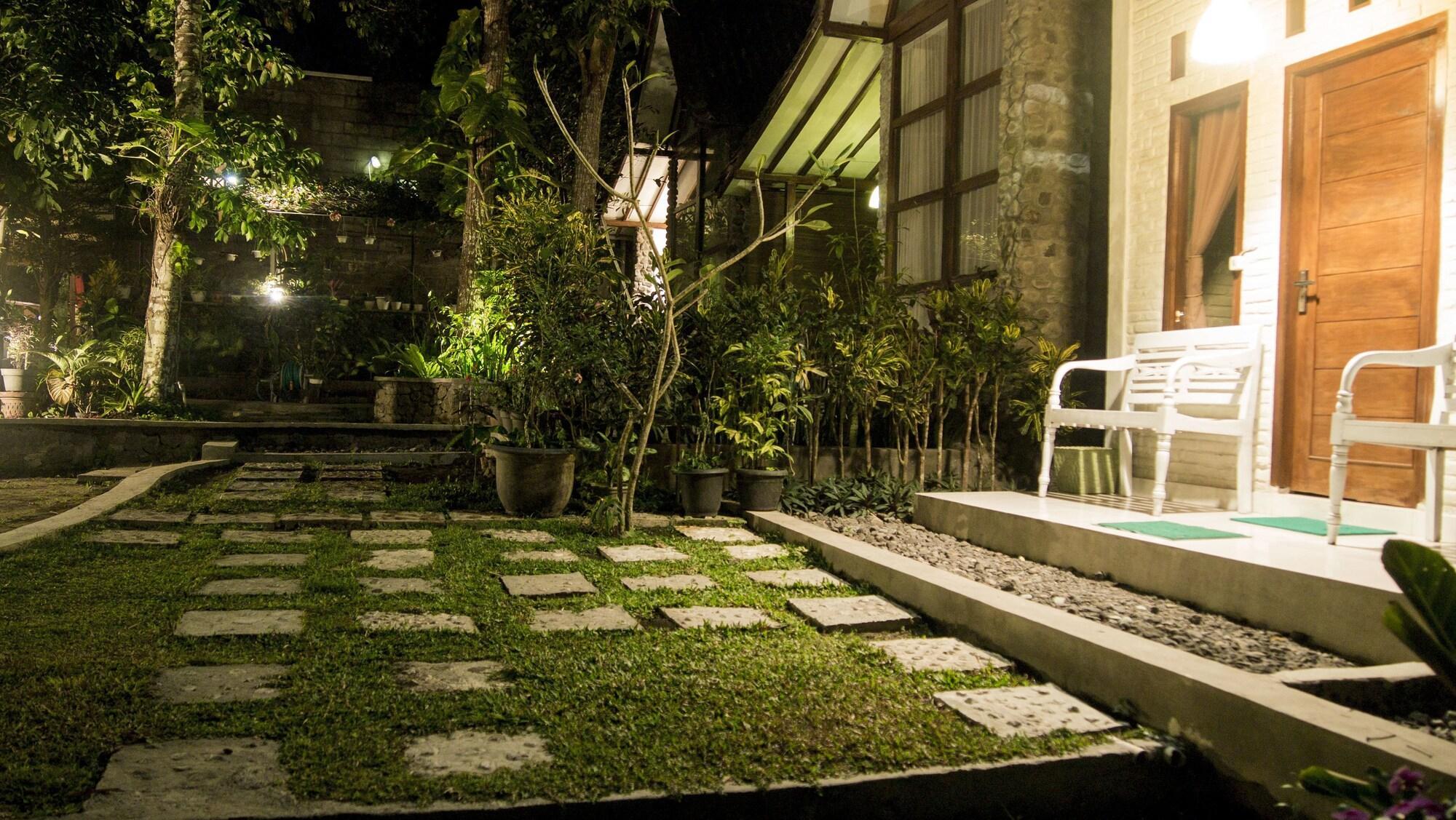 Vista Exterior The Riverside Javanese Cottages
